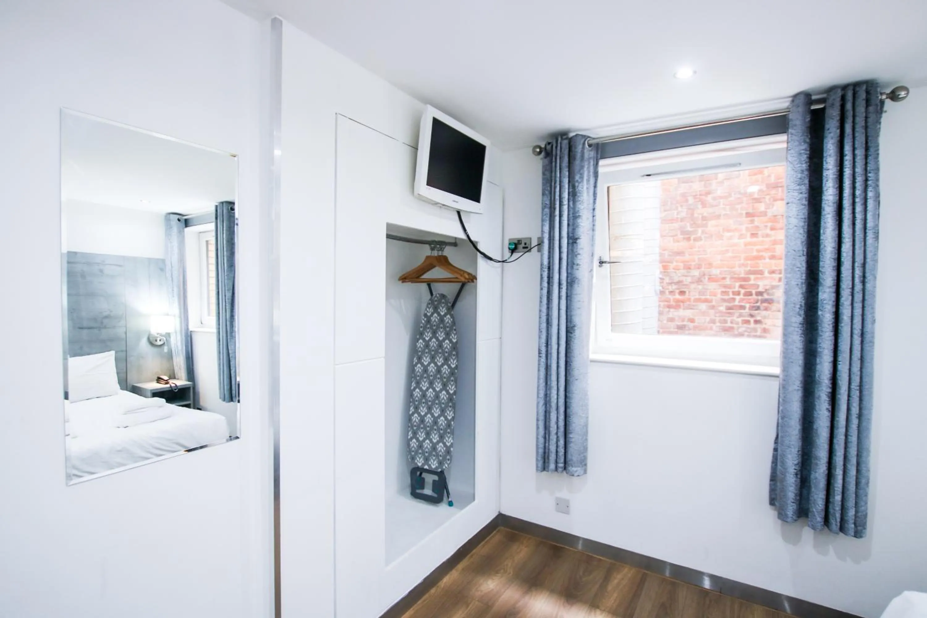 Bathroom in Brunswick Merchant City Hotel