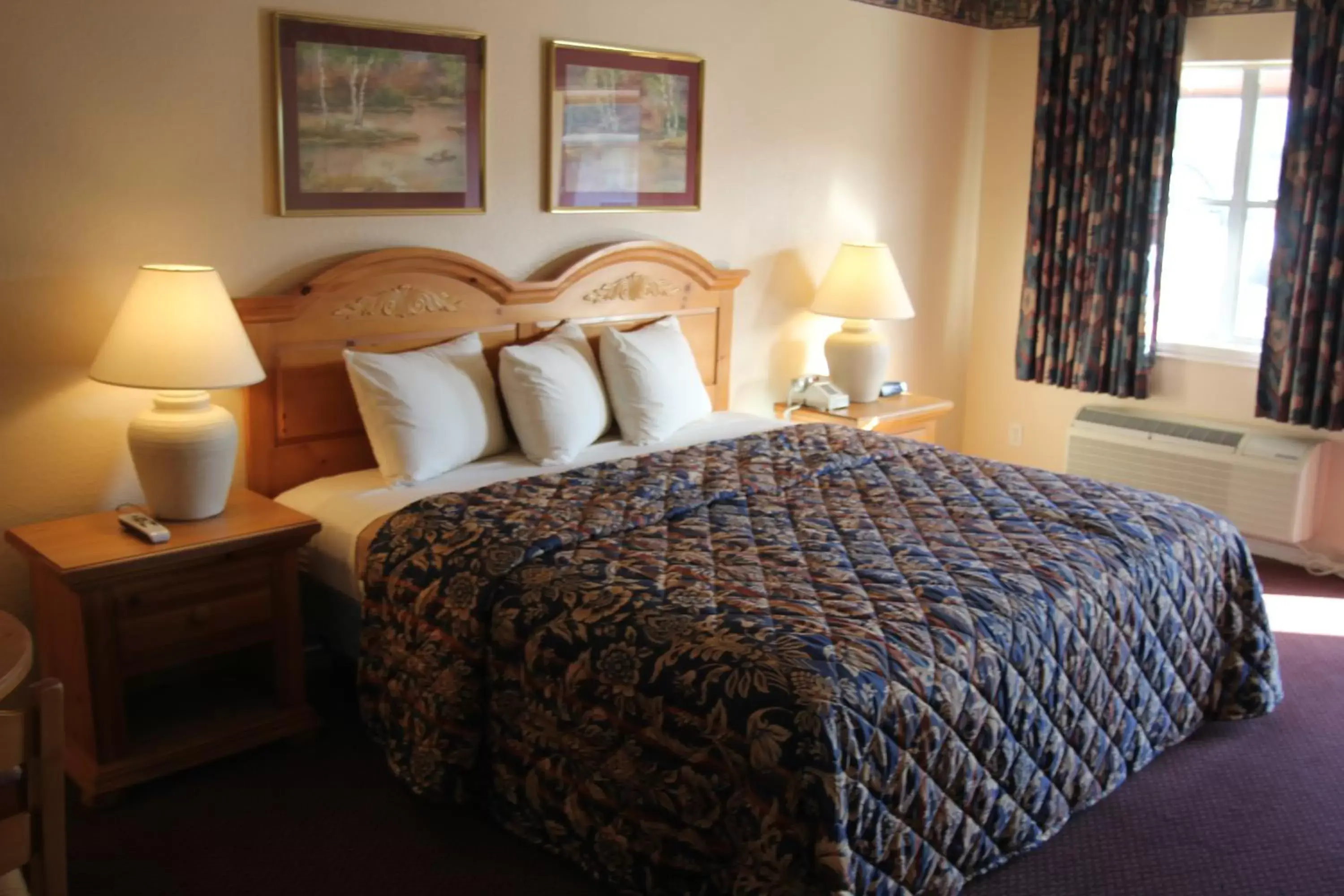 Photo of the whole room, Room Photo in Lakeside Inn & Suites