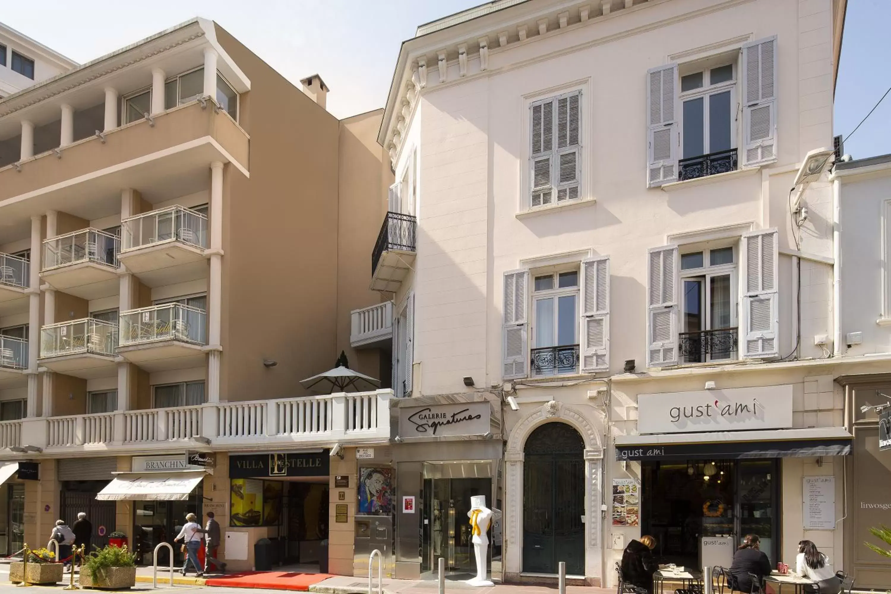 Facade/entrance, Property Building in Villa d'Estelle