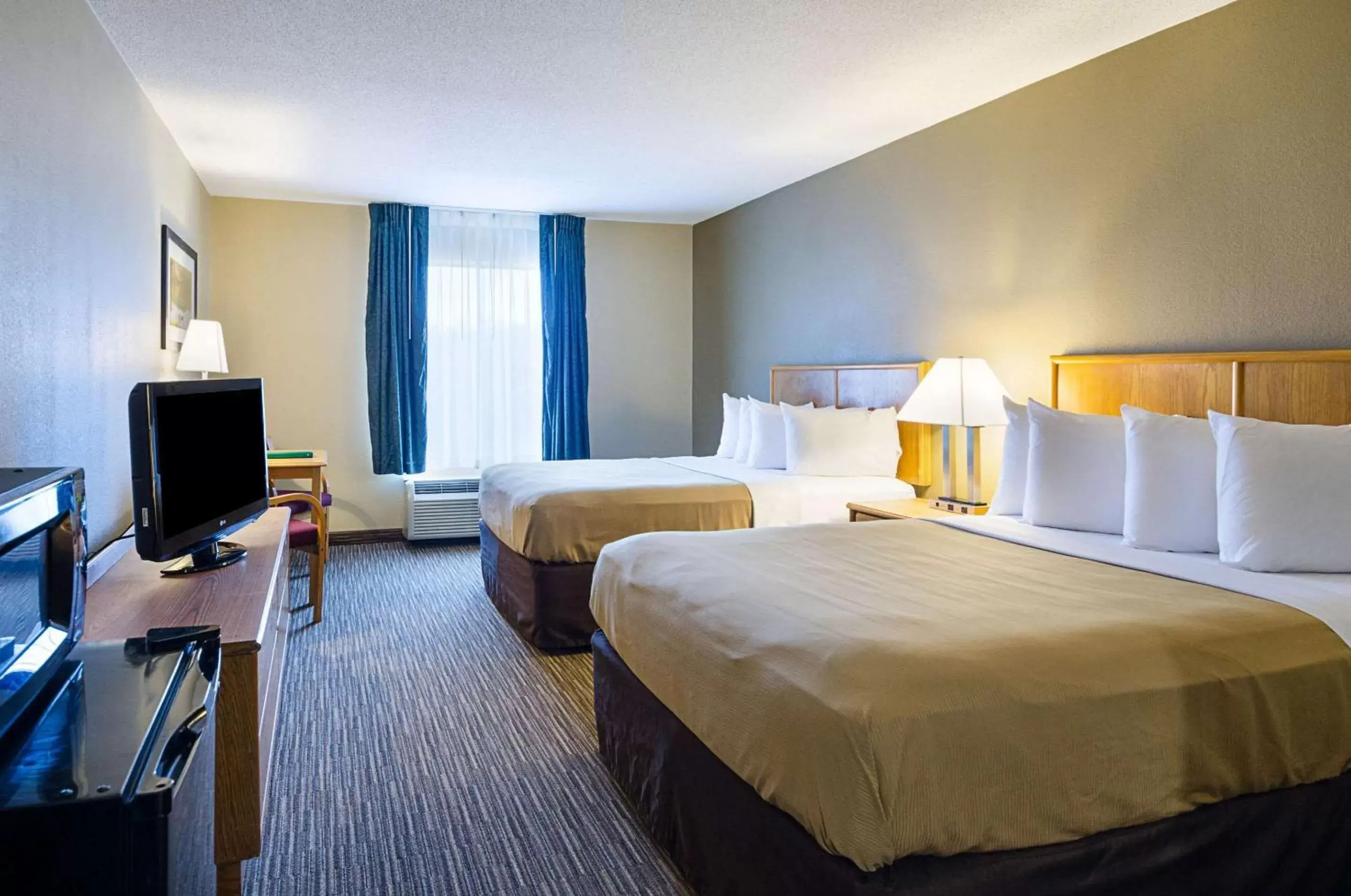 Photo of the whole room, Bed in Quality Inn Princeton