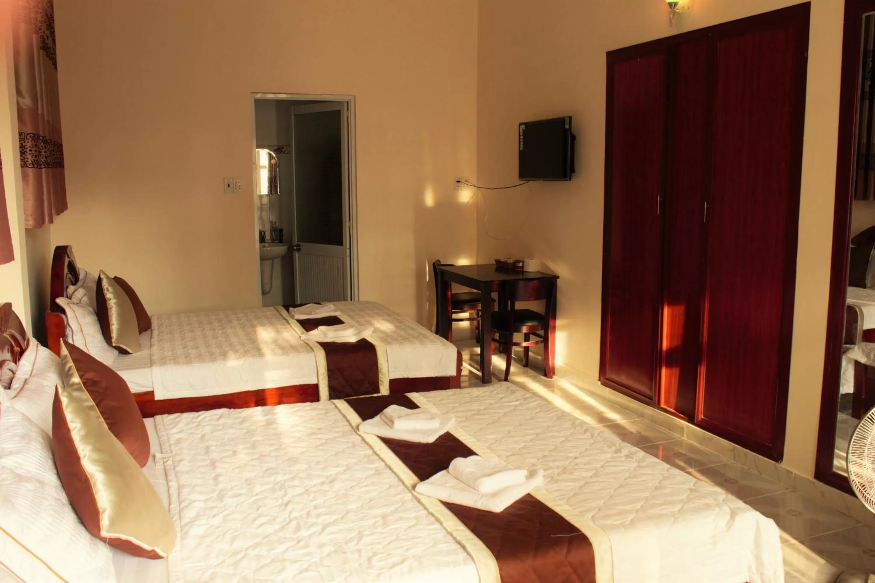 Property building, Bed in Nui Nho Motel