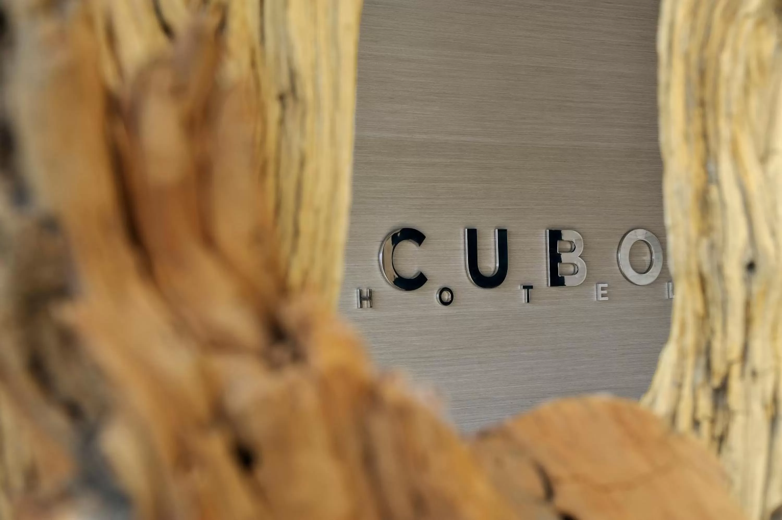 Logo/Certificate/Sign in Hotel Cubo