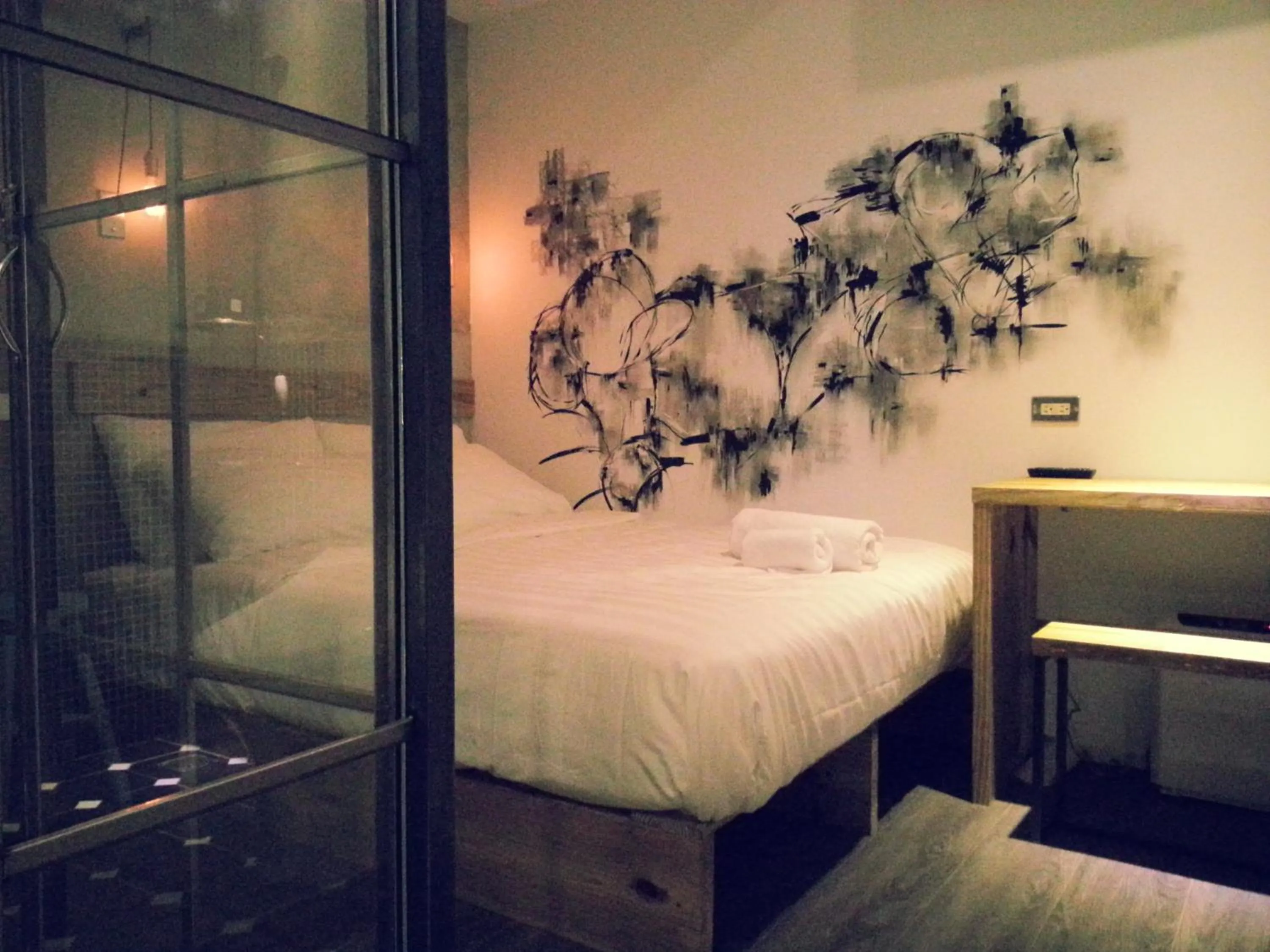 Photo of the whole room, Bed in 禾裕 北車 Hey!U