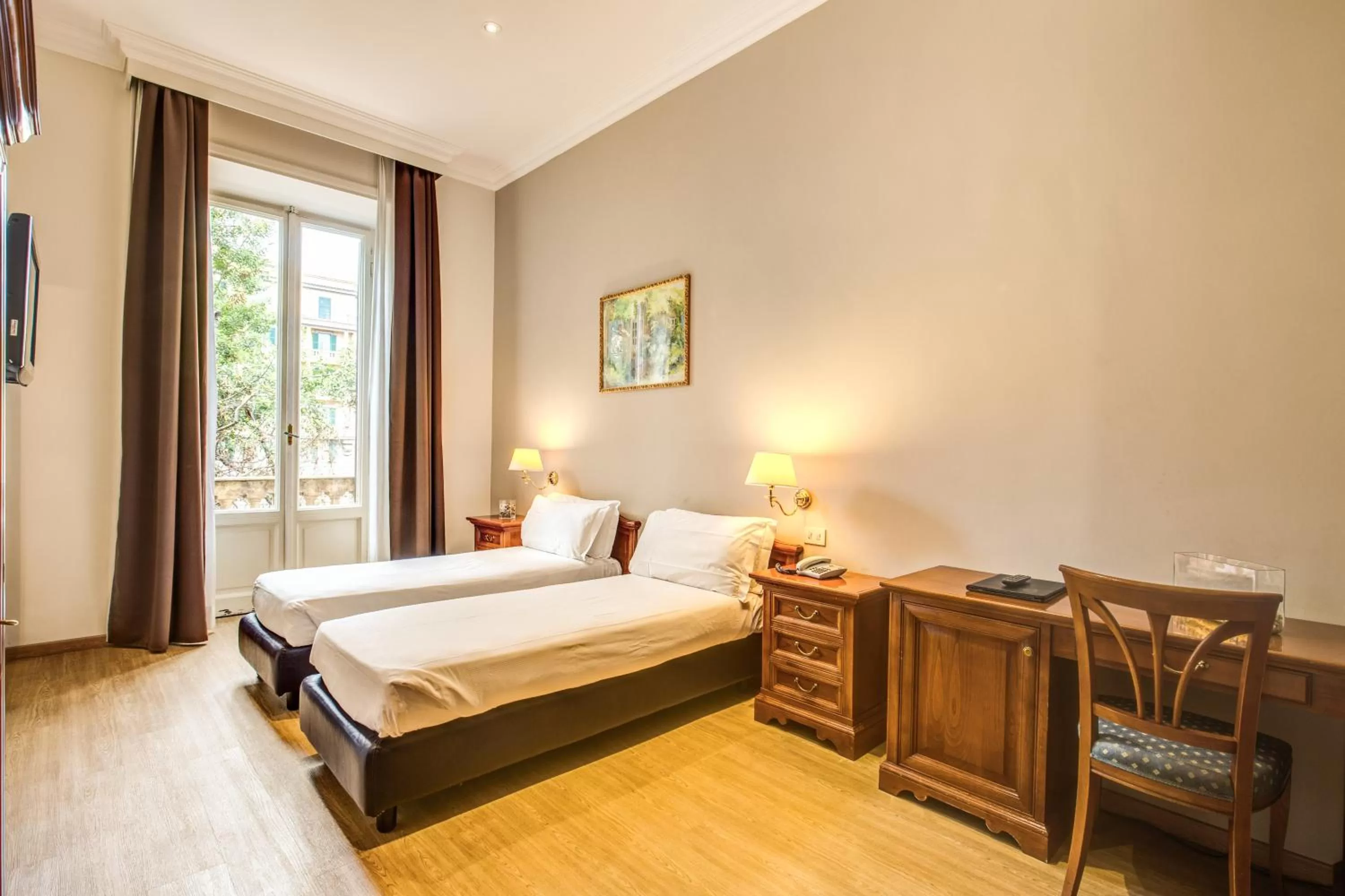 Property building, Bed in Rome Garden Hotel