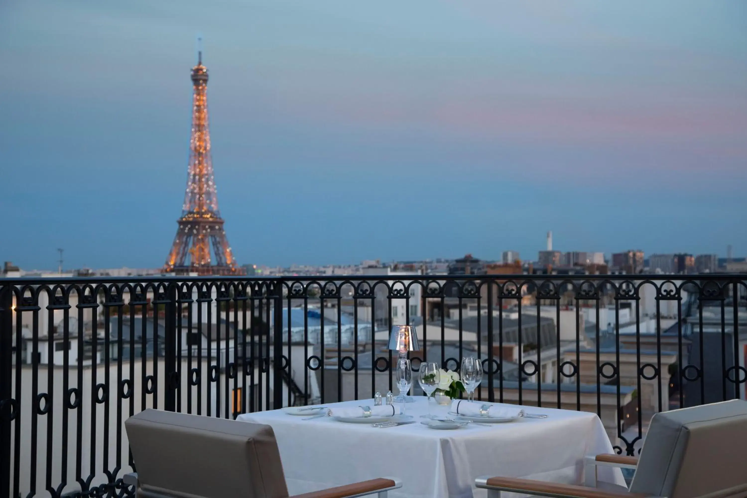 Night, Restaurant/Places to Eat in Hotel The Peninsula Paris