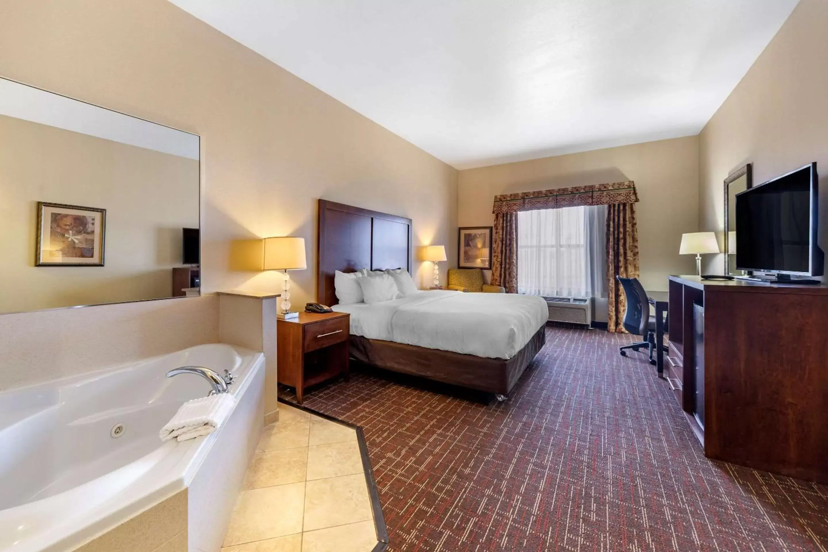 Photo of the whole room, Bed in Comfort Inn & Suites Shawnee North near I-40 Photo of the whole room, Bed in Comfort Inn & Suites Shawnee North near I-40
