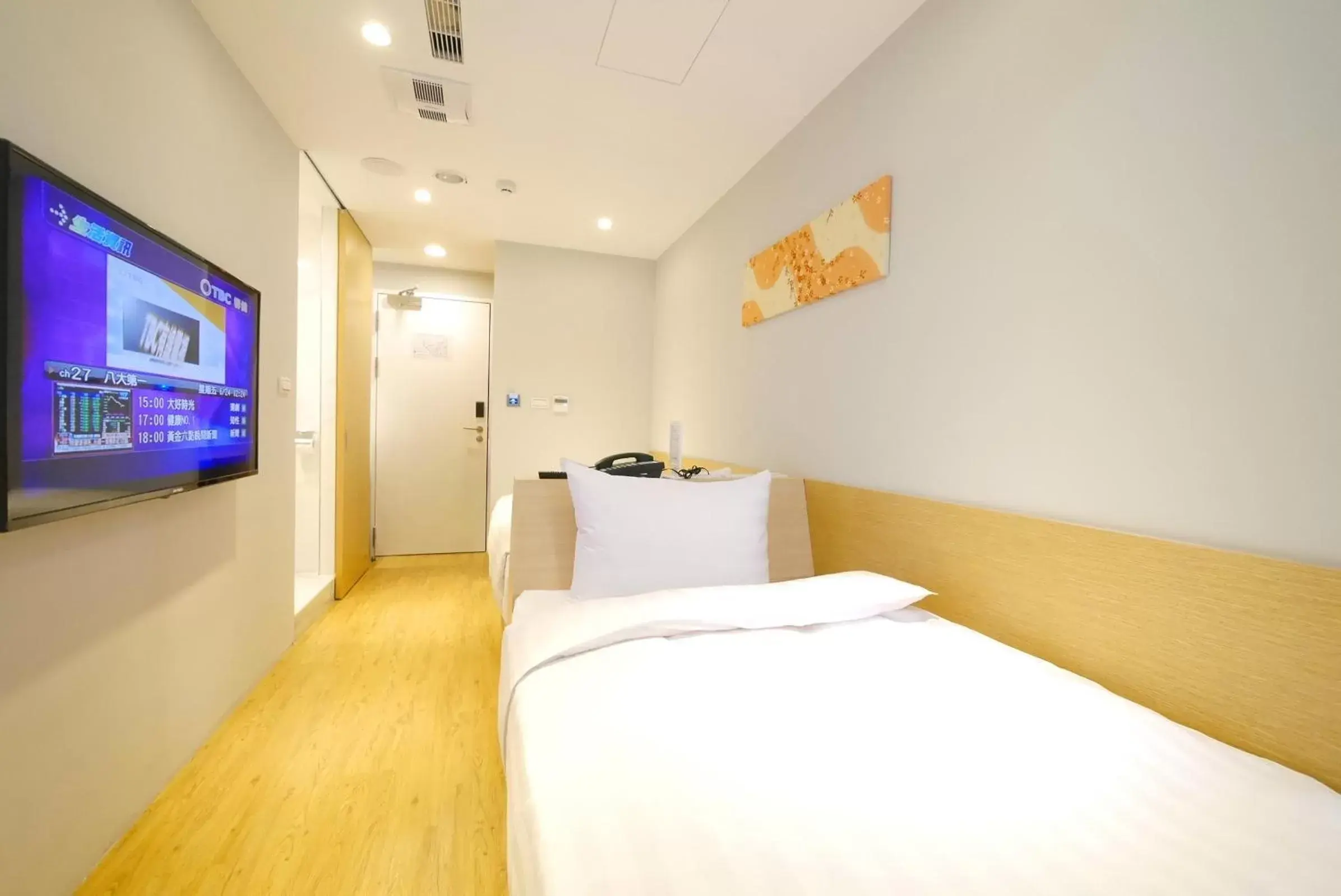 Standard Twin Room with Views in Shin Sei Bashi Hotel