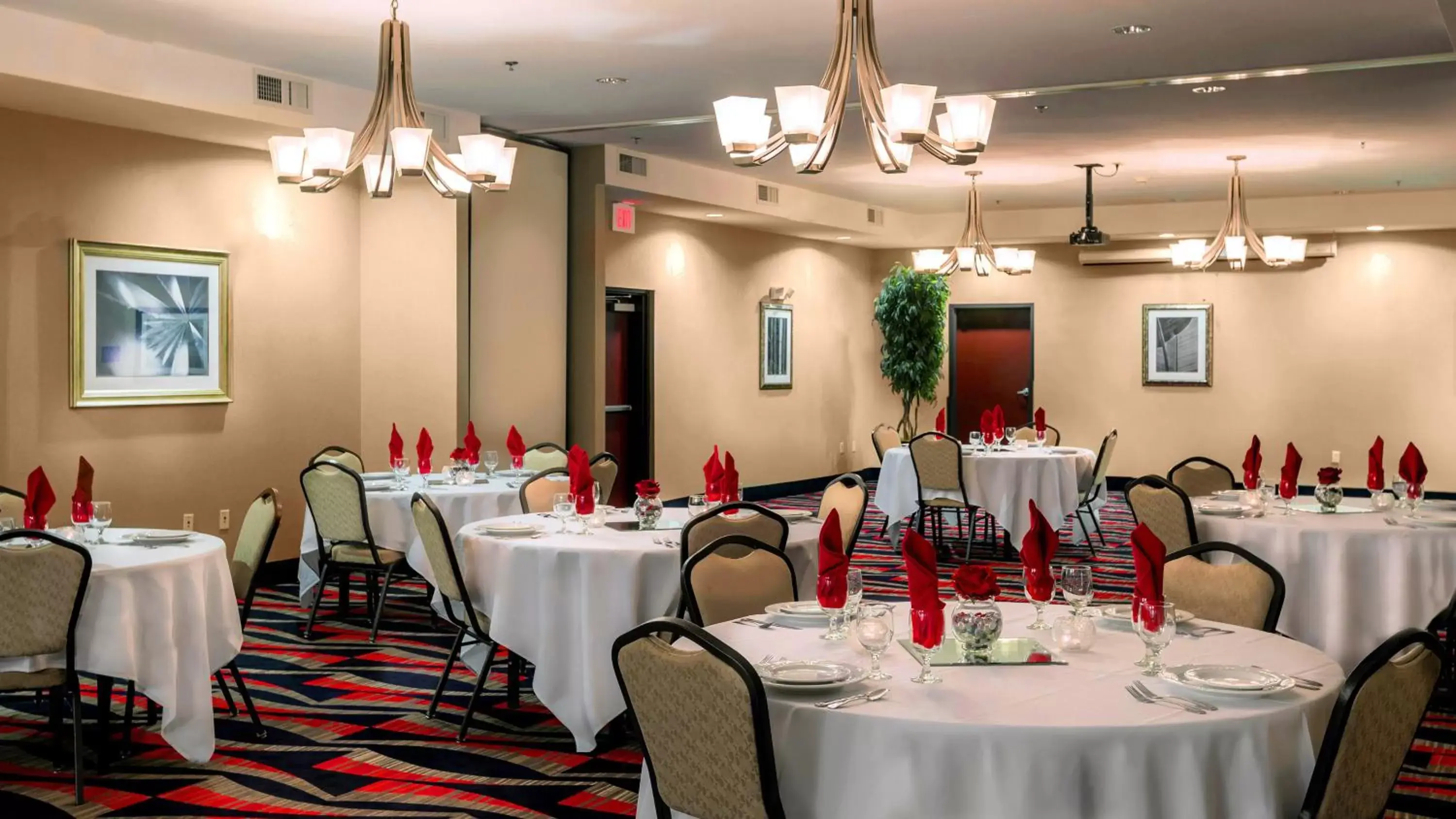Banquet/Function facilities, Restaurant/Places to Eat in Holiday Inn Oklahoma City Airport, an IHG Hotel