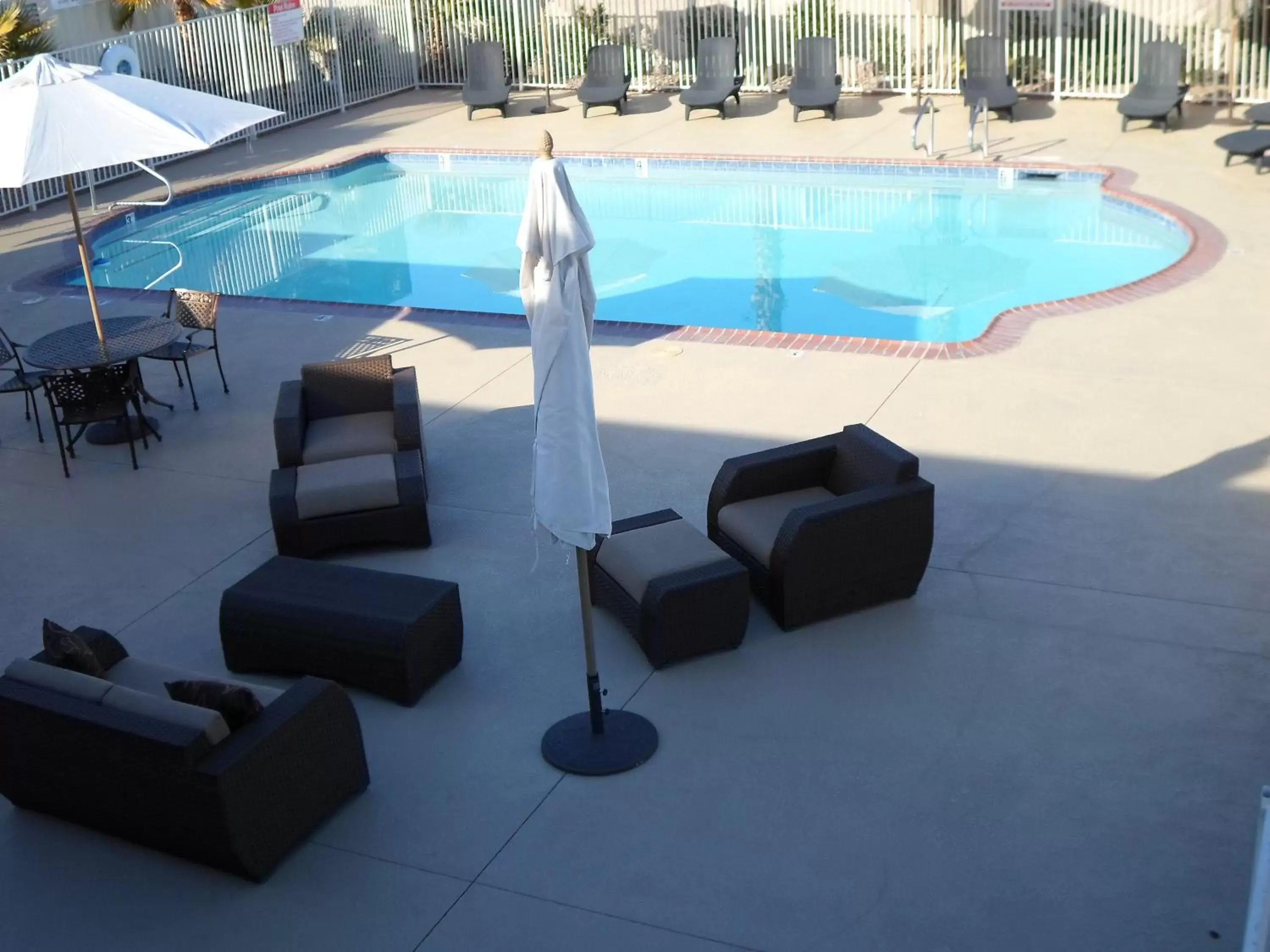 Swimming Pool in Howard Johnson by Wyndham Las Vegas near the Strip