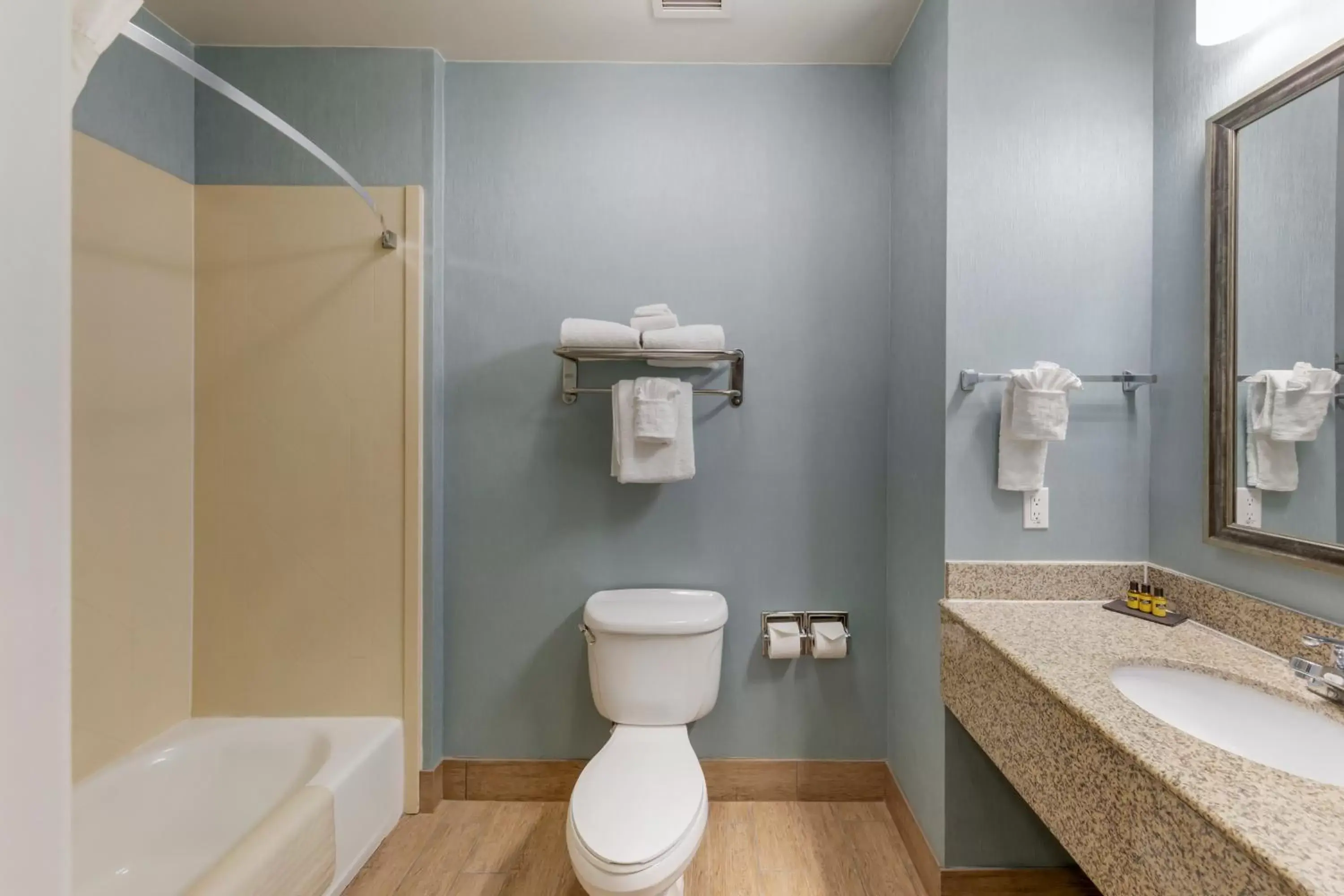Property building, Bathroom in Best Western Plus Wasco Inn & Suites