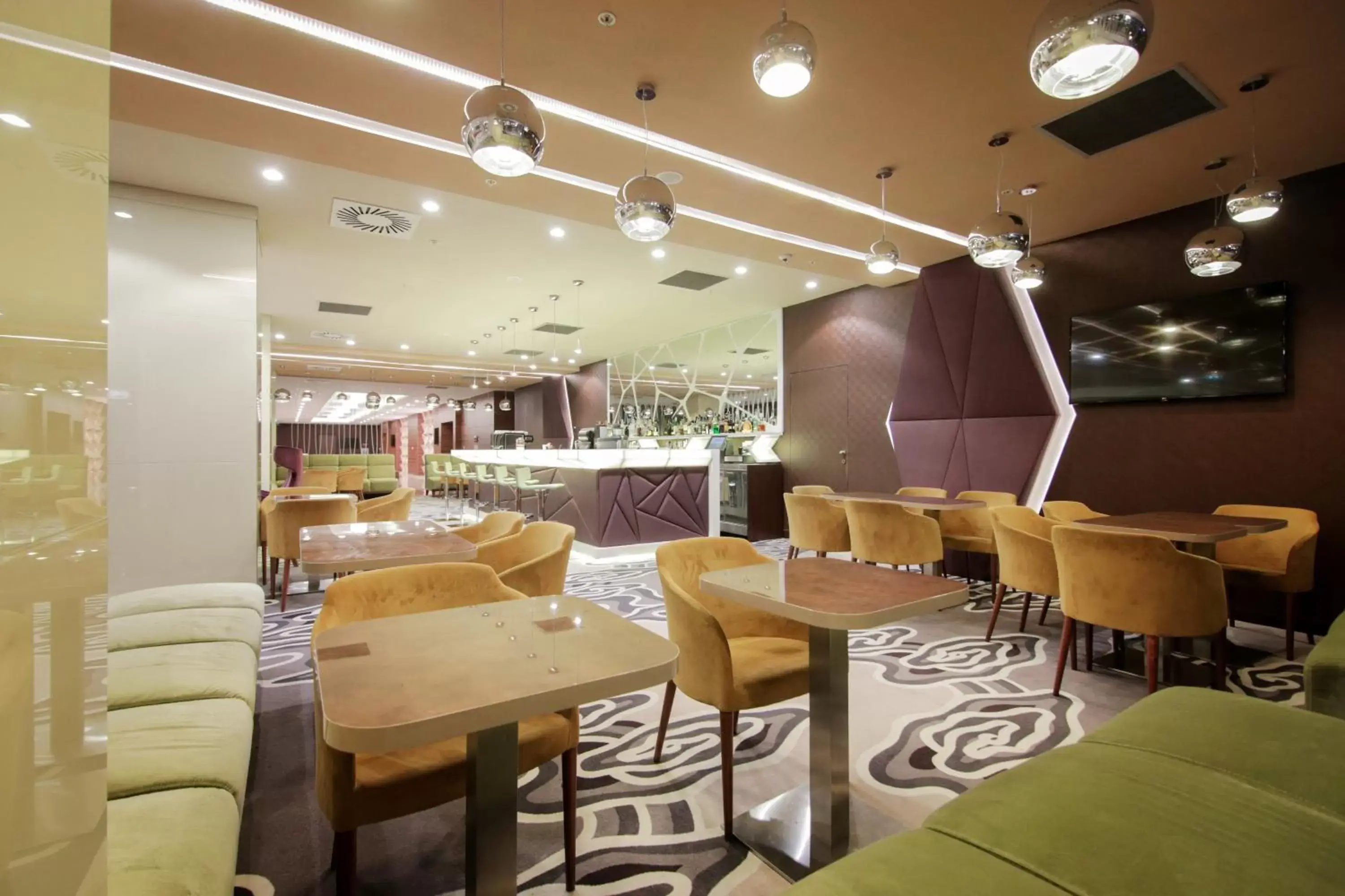 Lounge or bar, Restaurant/Places to Eat in Ramada Plaza Craiova