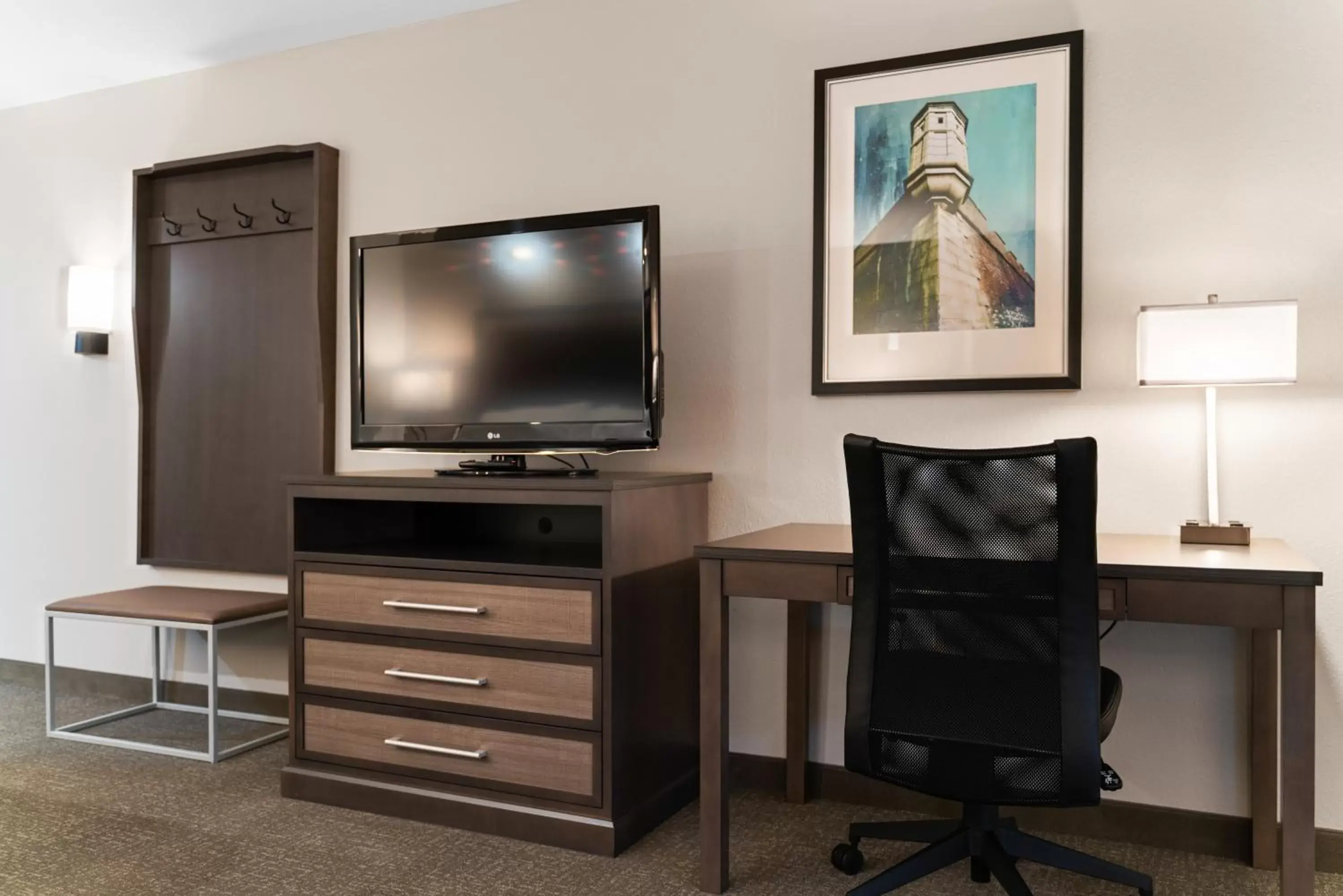 Photo of the whole room, TV/Entertainment Center in Holiday Inn Kearney, an IHG Hotel
