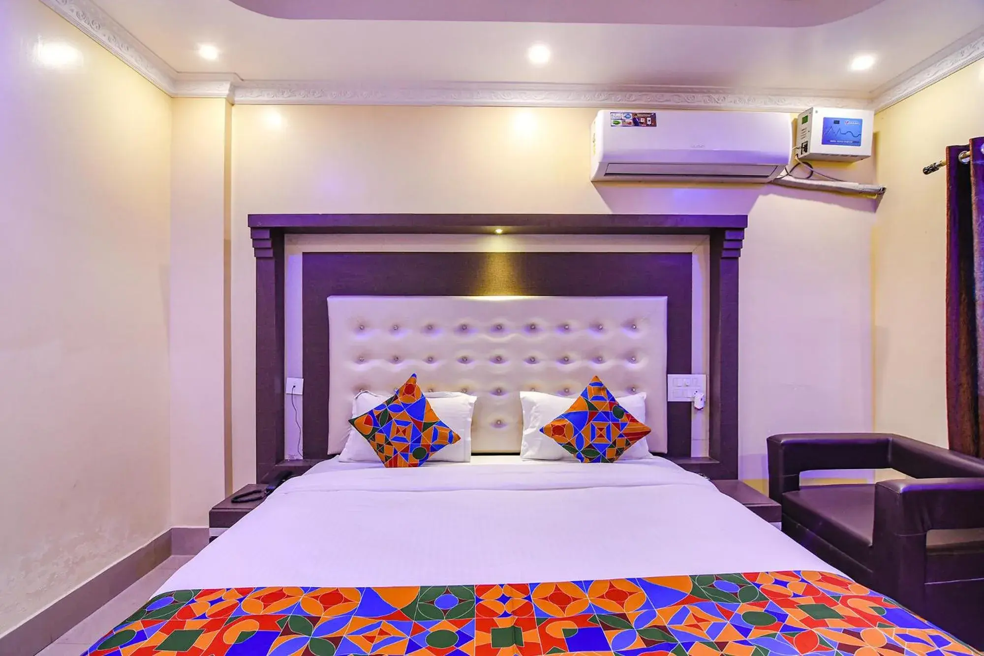 Bed in FabHotel Bollywood 2.0