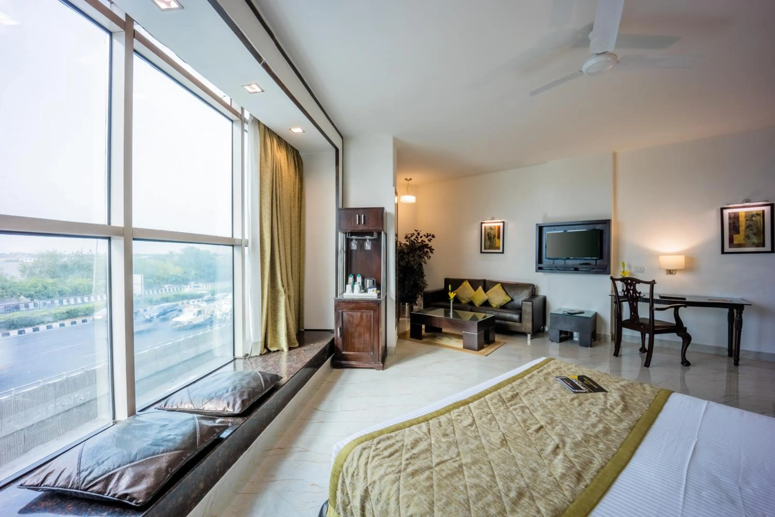 Bedroom, Bed in Hotel Shanti Palace Mahipalpur