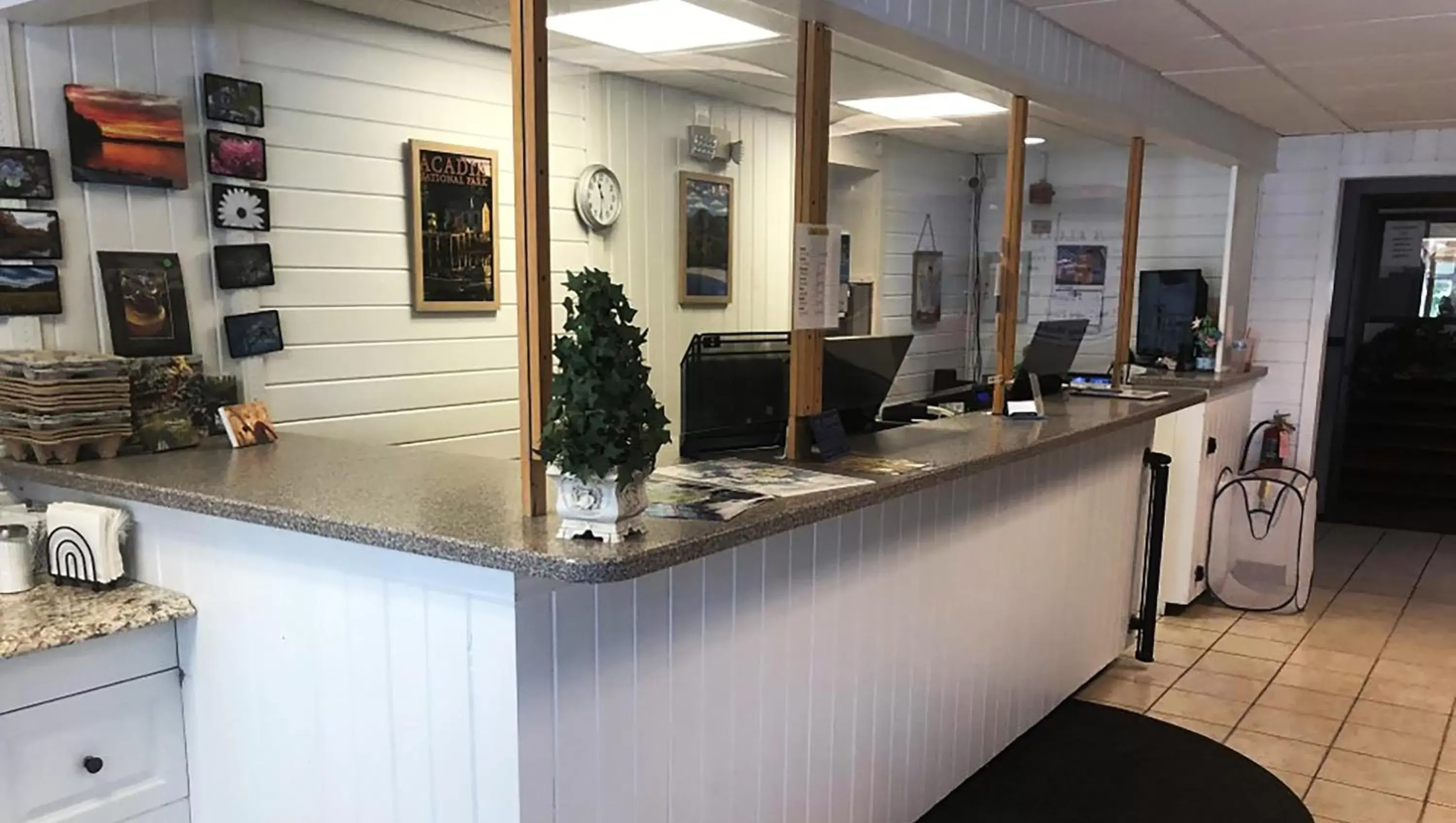 Lobby or reception in Colonial Inn Ellsworth