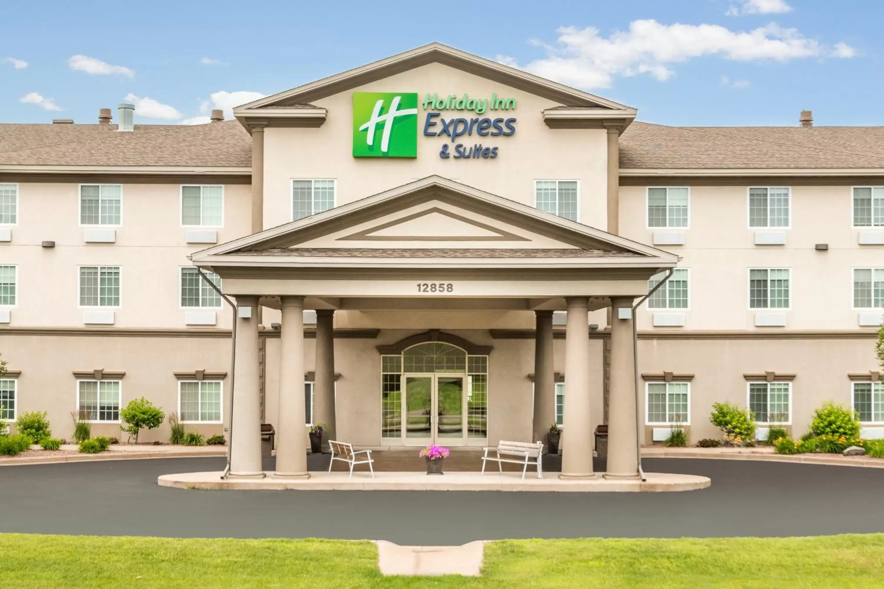 Property Building in Holiday Inn Express Hotel & Suites Eau Claire North, an IHG Hotel