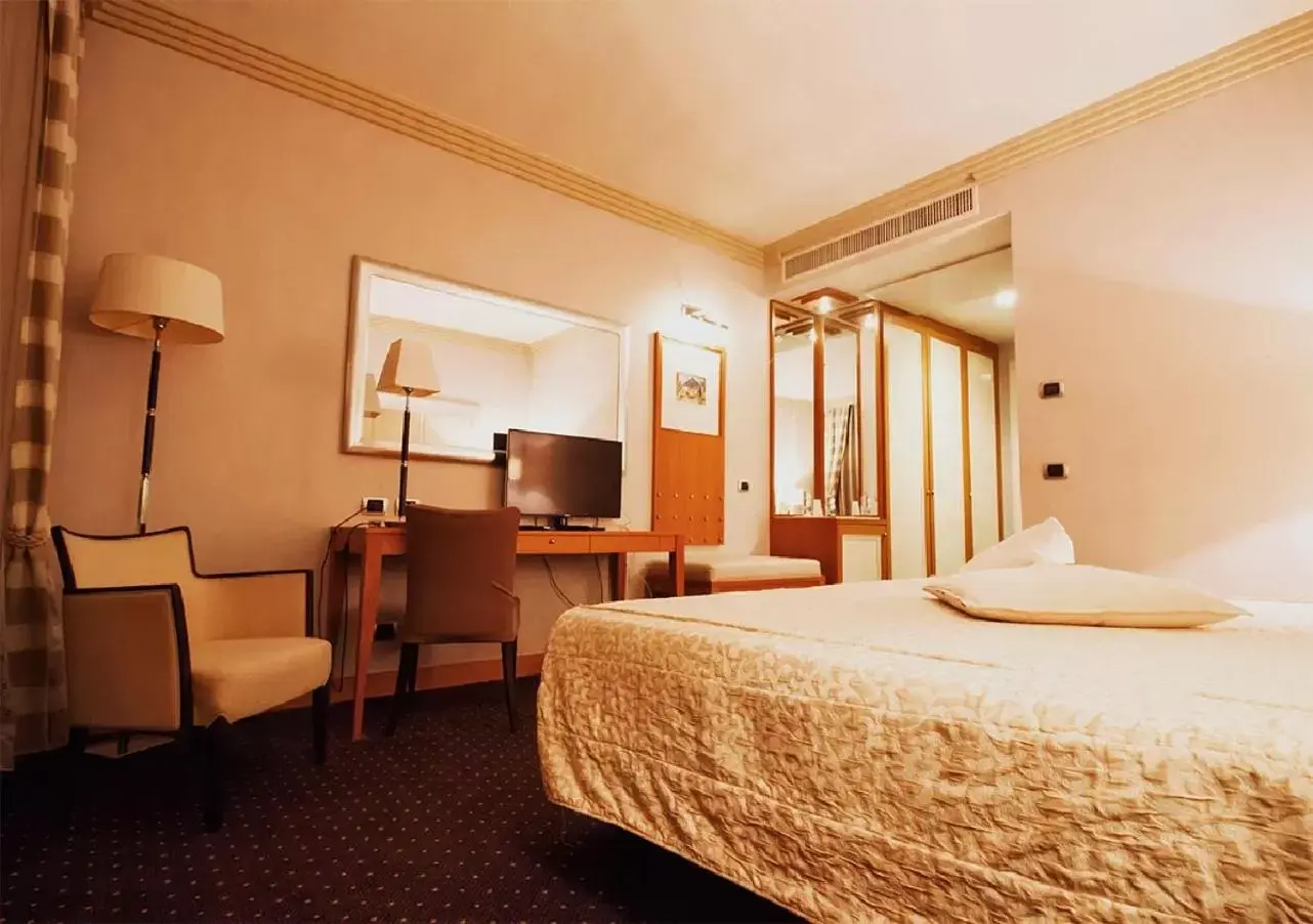 Bedroom, Bed in Papillo Hotels & Resorts Roma