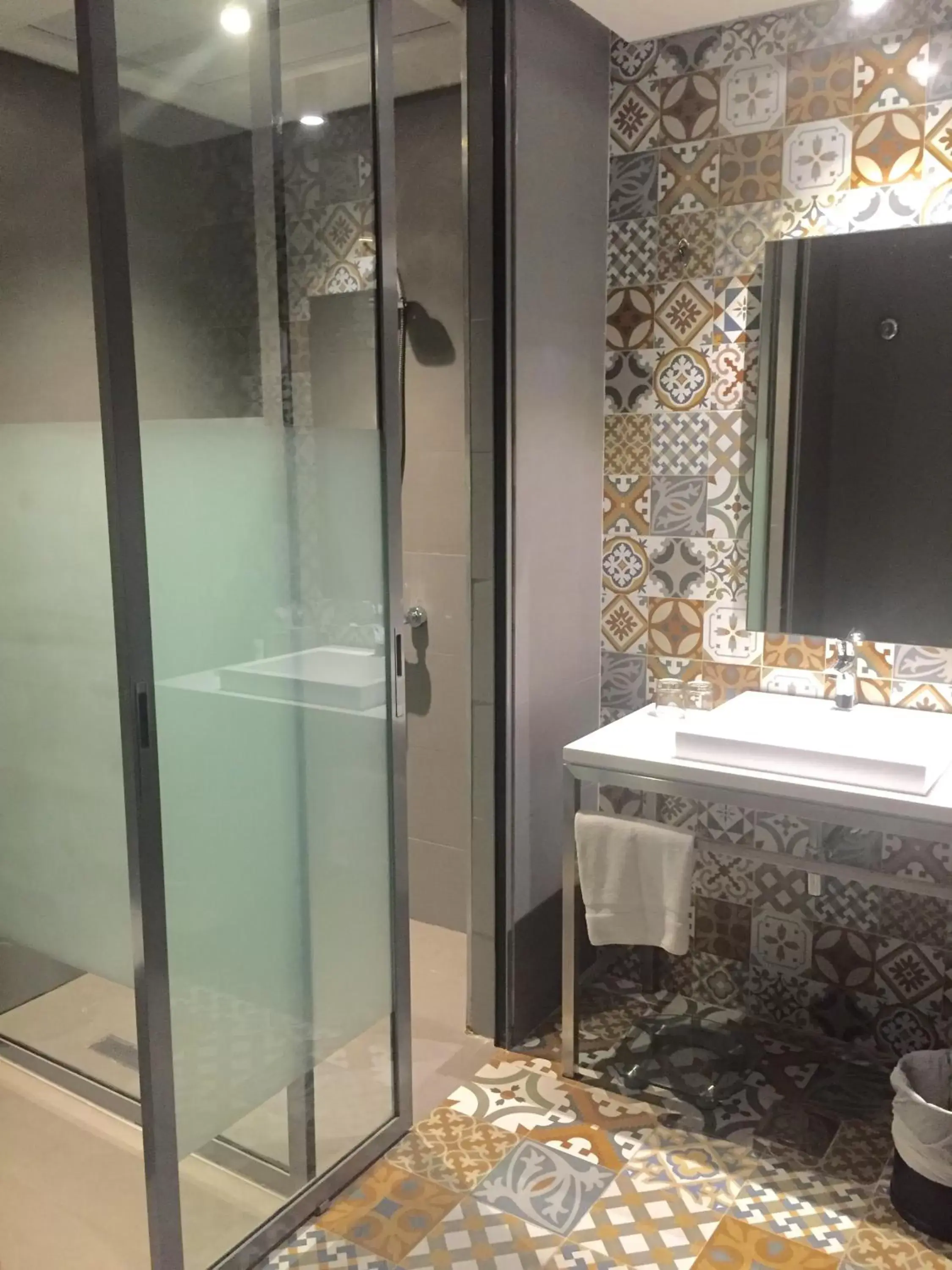 Shower, Bathroom in Ibis Styles Dubai Jumeira