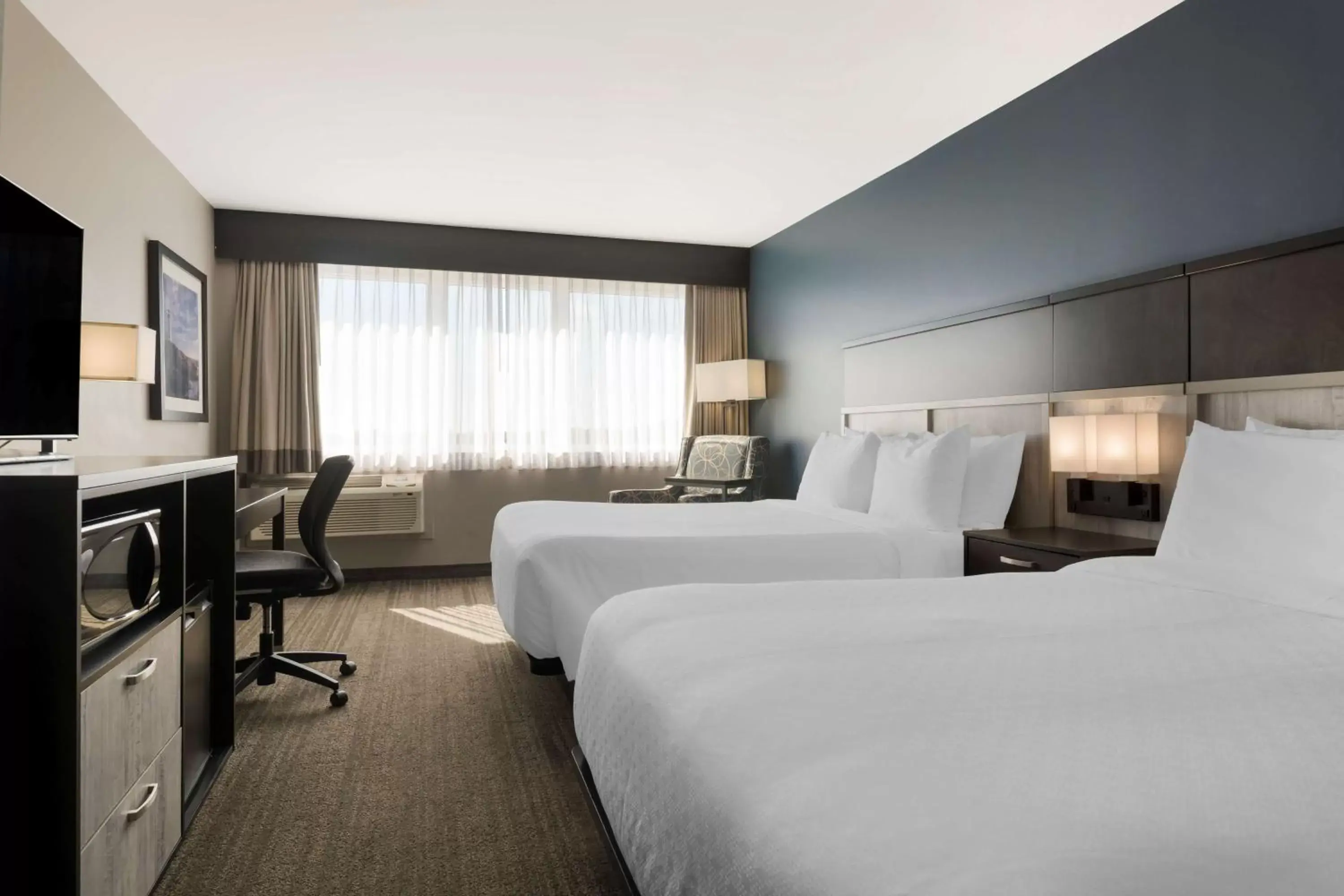 Bedroom, Bed in Best Western Plus Chocolate Lake Hotel - Halifax Bedroom, Bed in Best Western Plus Chocolate Lake Hotel - Halifax