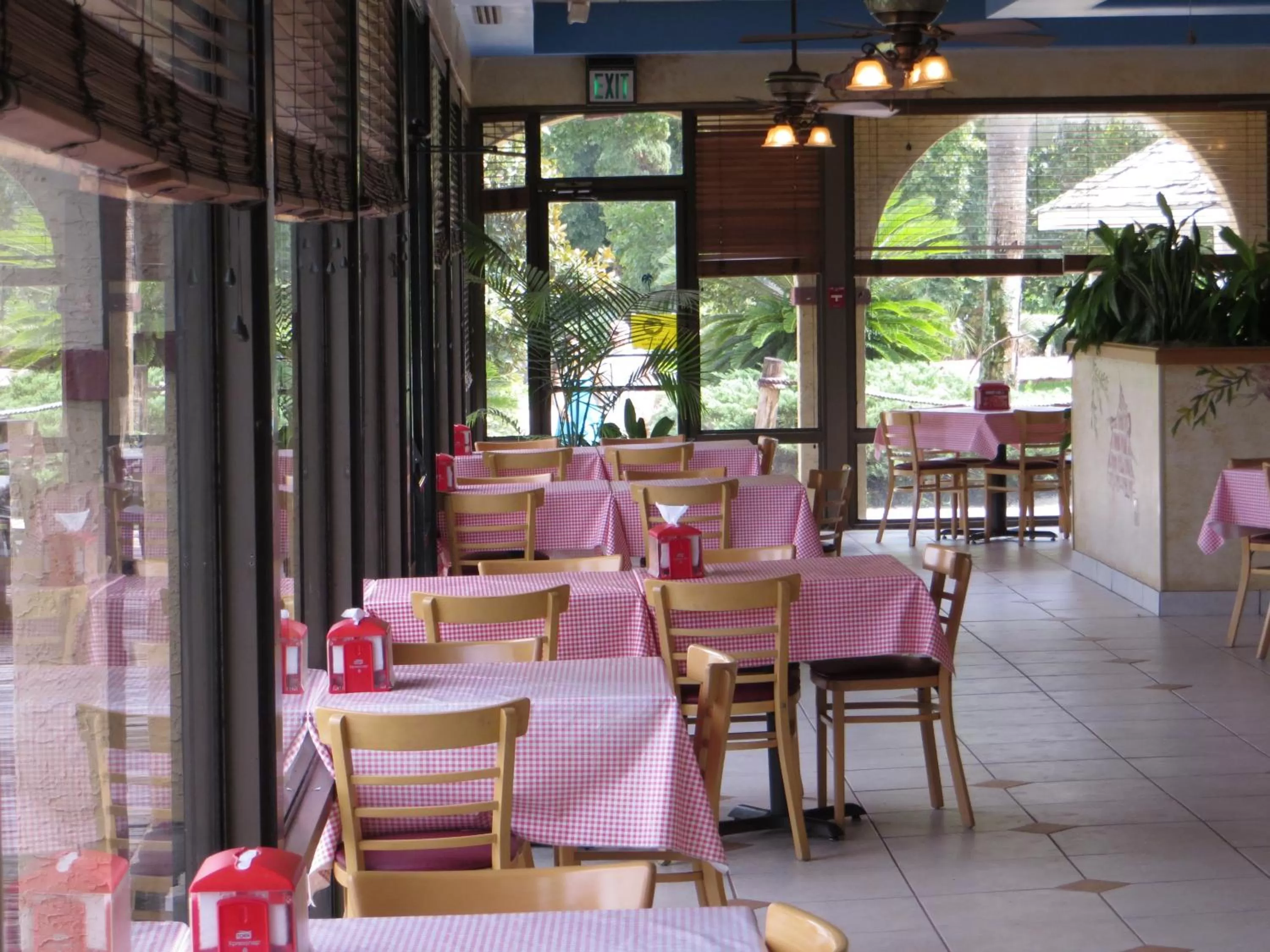 Day in Maingate Lakeside Resort