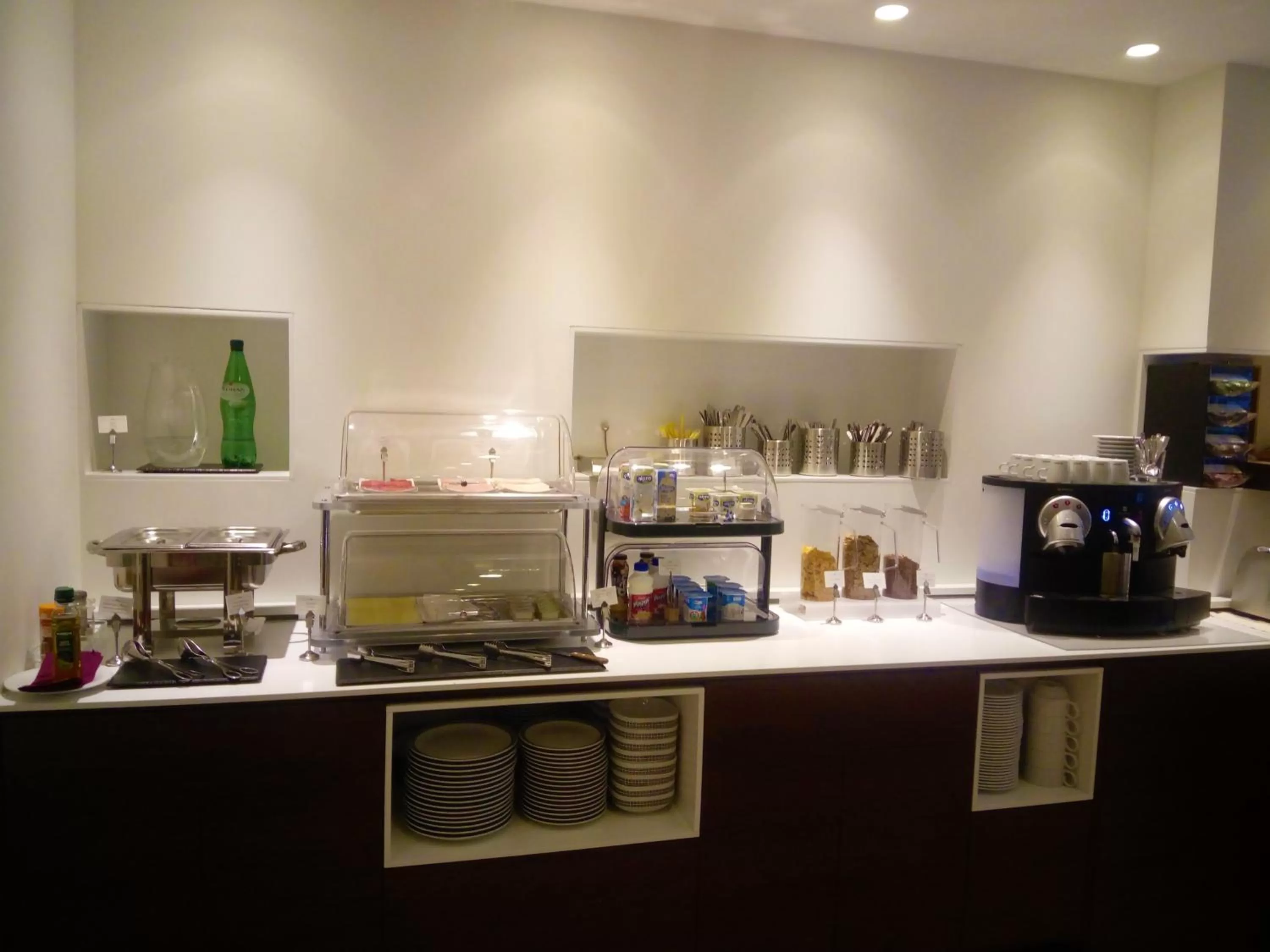 Buffet breakfast in Hotel Aveiro Center by Alboi Group