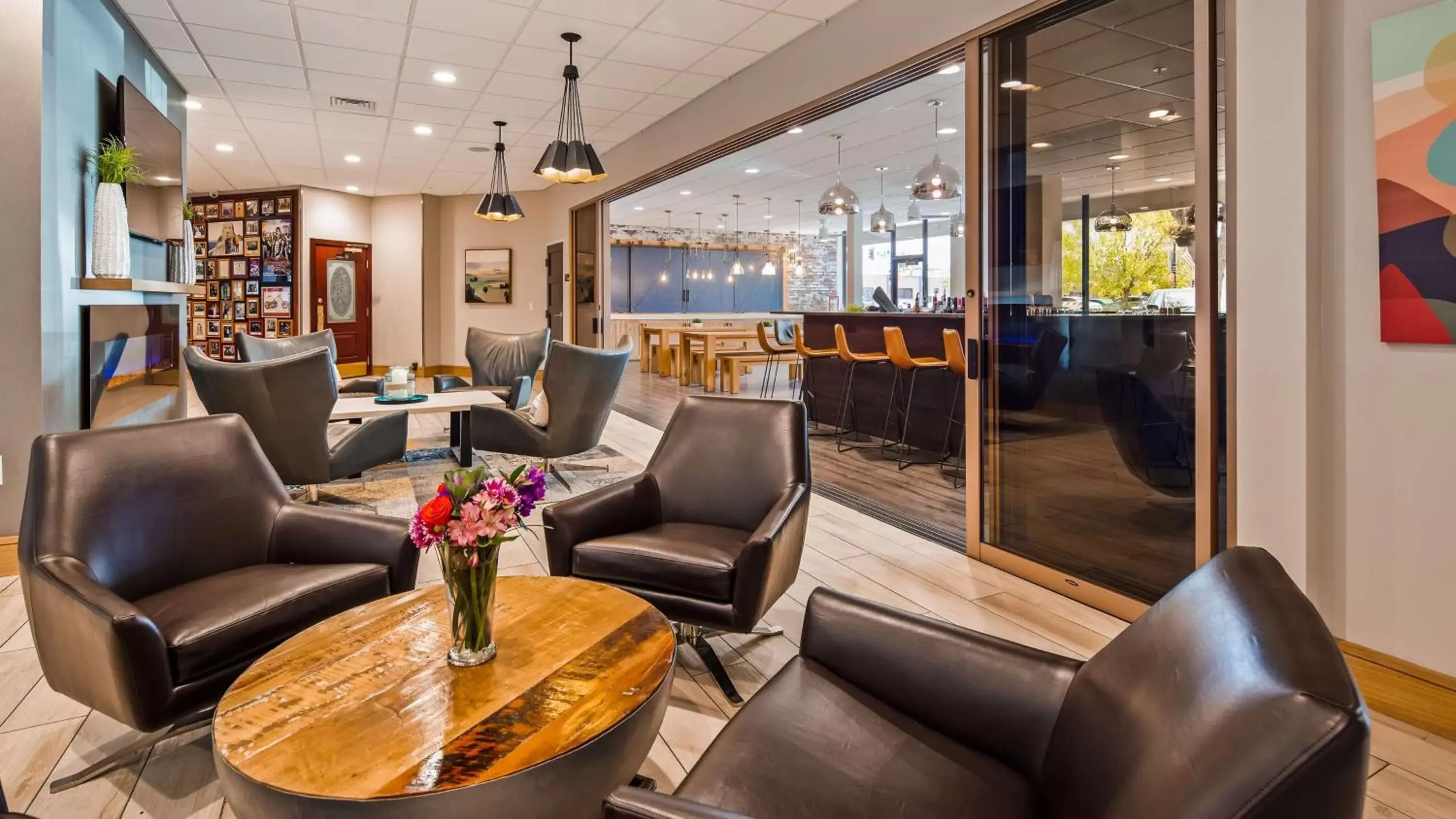 Lounge or bar, Lobby/Reception in The Rushmore Hotel & Suites; BW Premier Collection