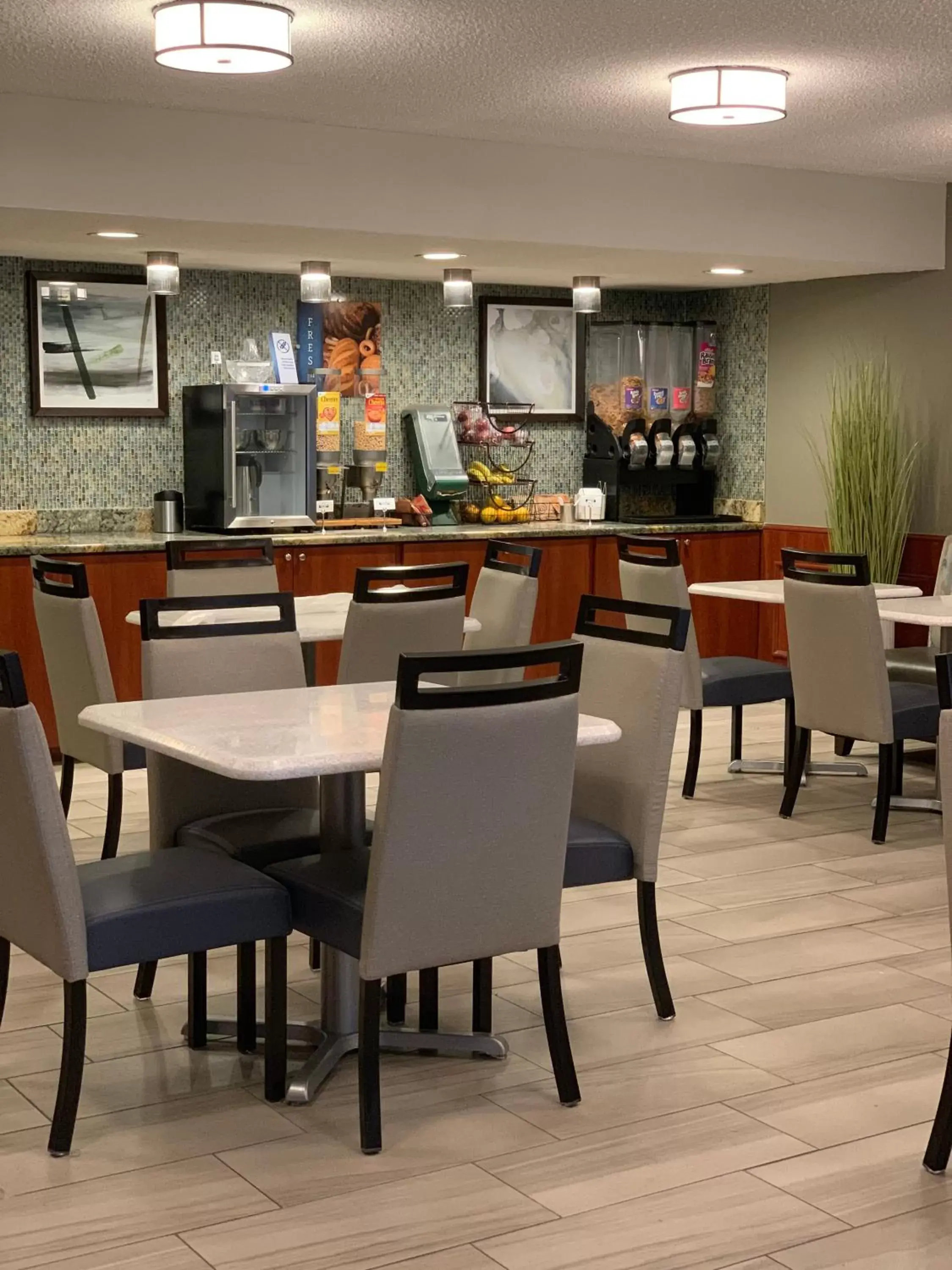 Restaurant/Places to Eat in Best Western Tallahassee Downtown Inn and Suites