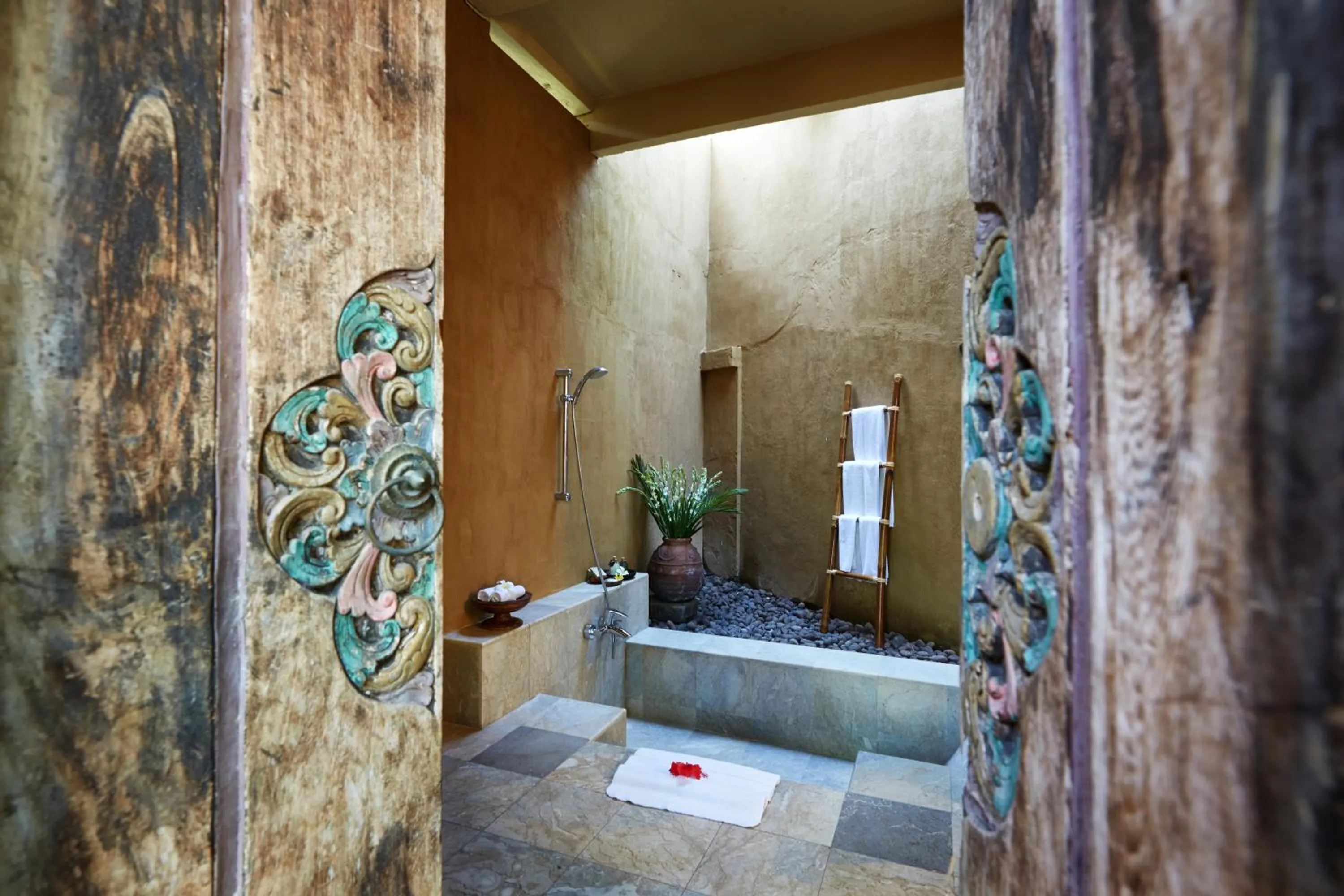 Bathroom in Visakha Sanur by Puri Signatures