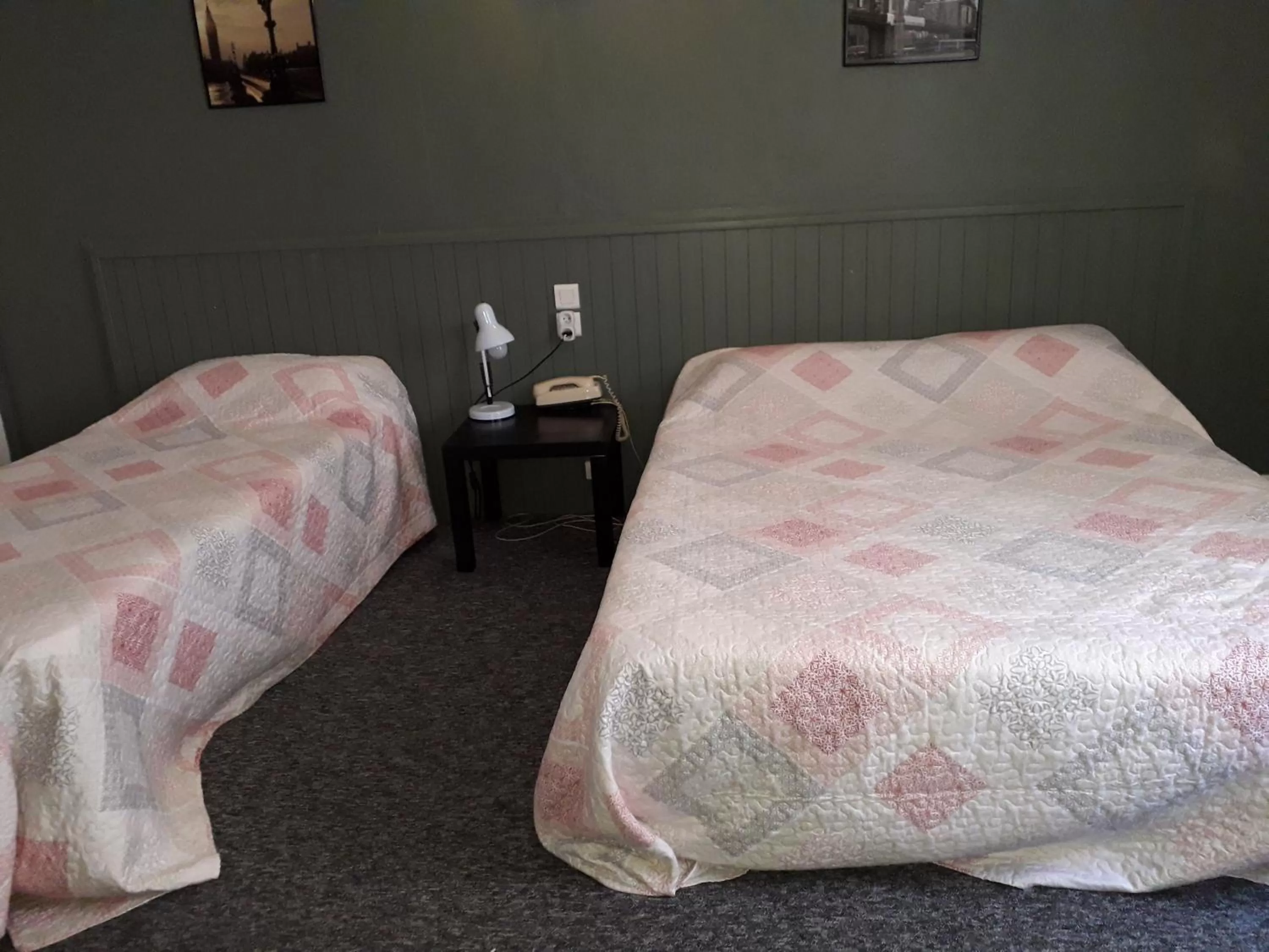 Bed in Hôtel des Jacobines