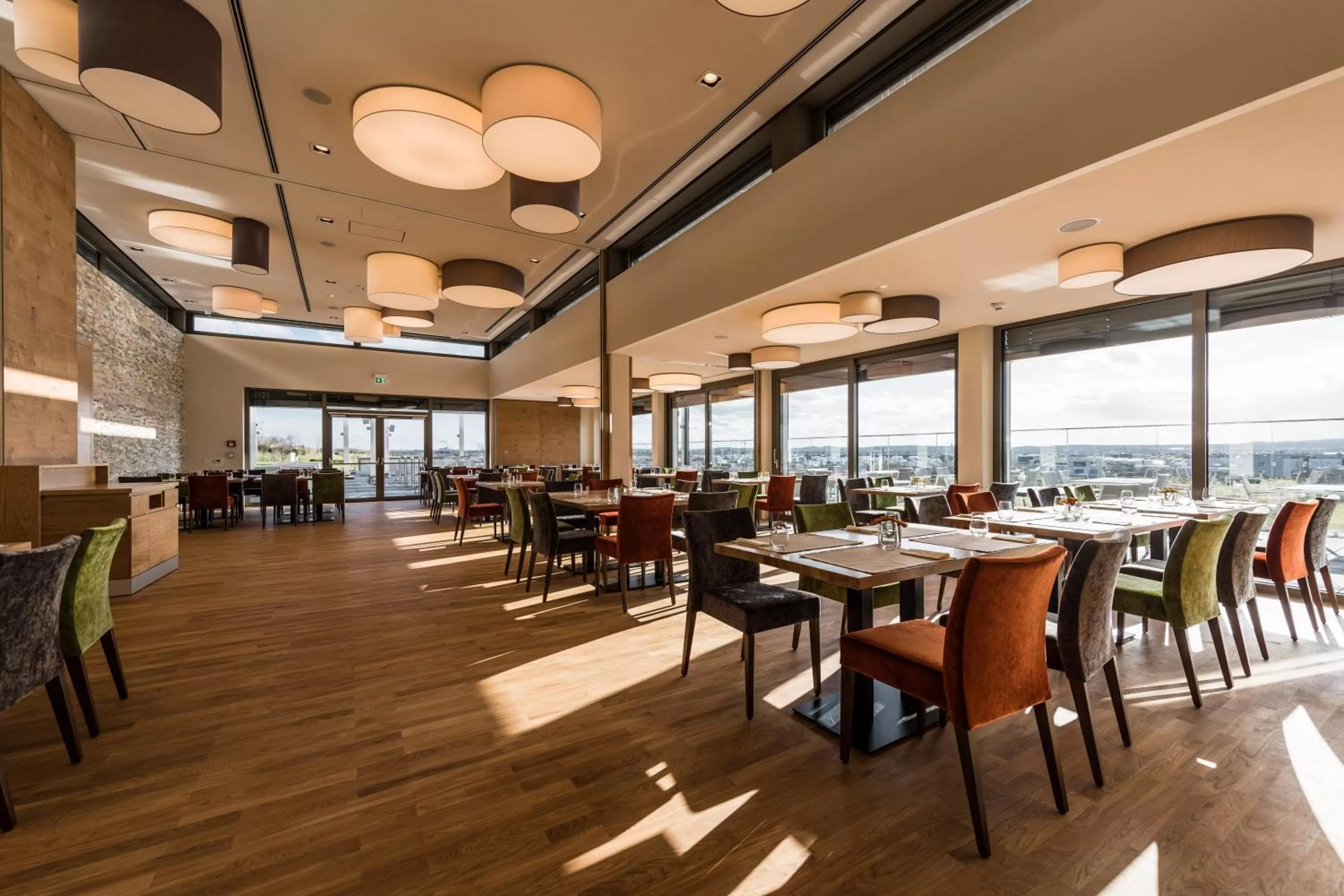 Restaurant/places to eat in Hotel TheGreen