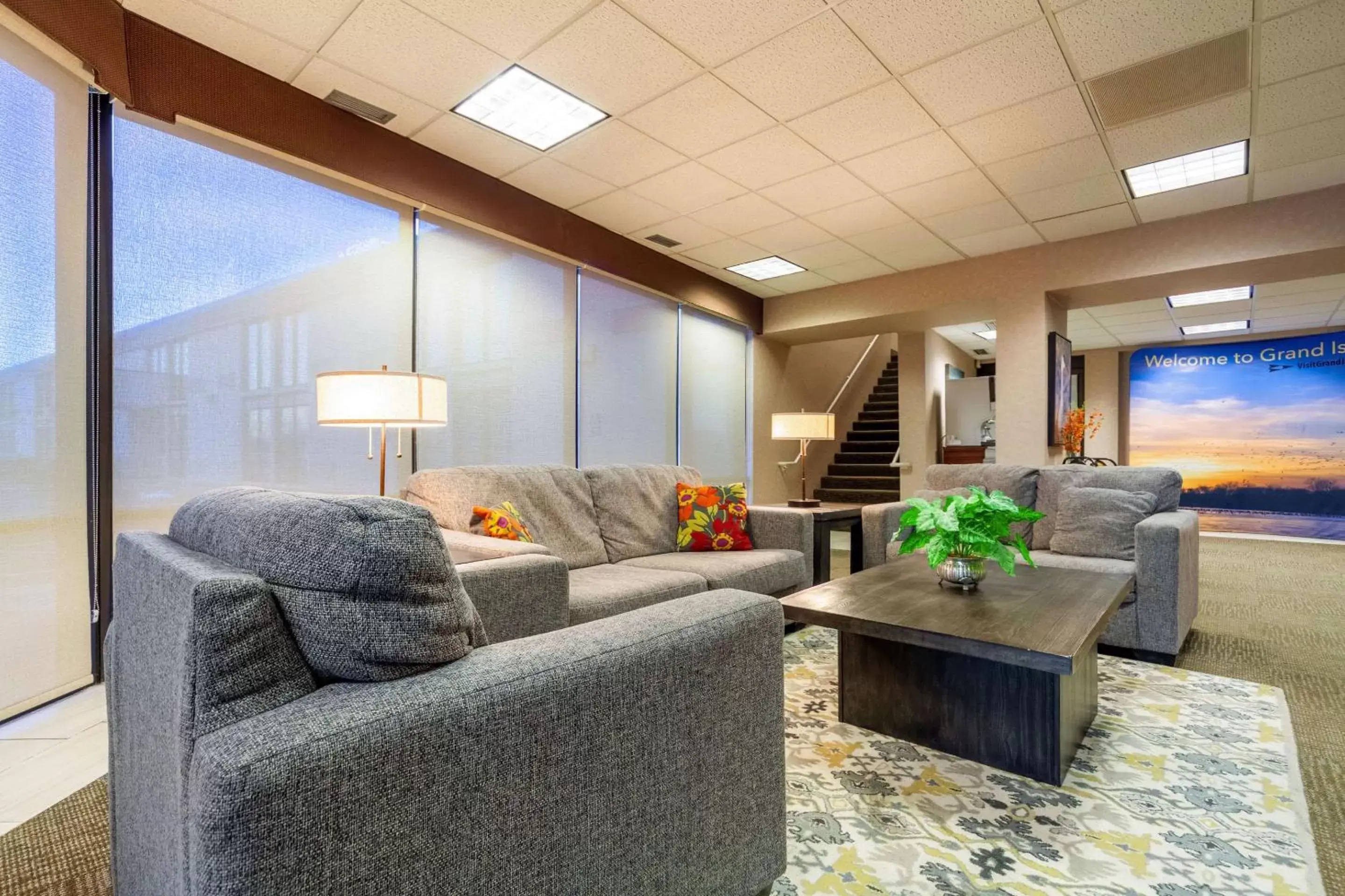 Lobby or reception, Seating Area in Suburban Studios I-80 Grand Island