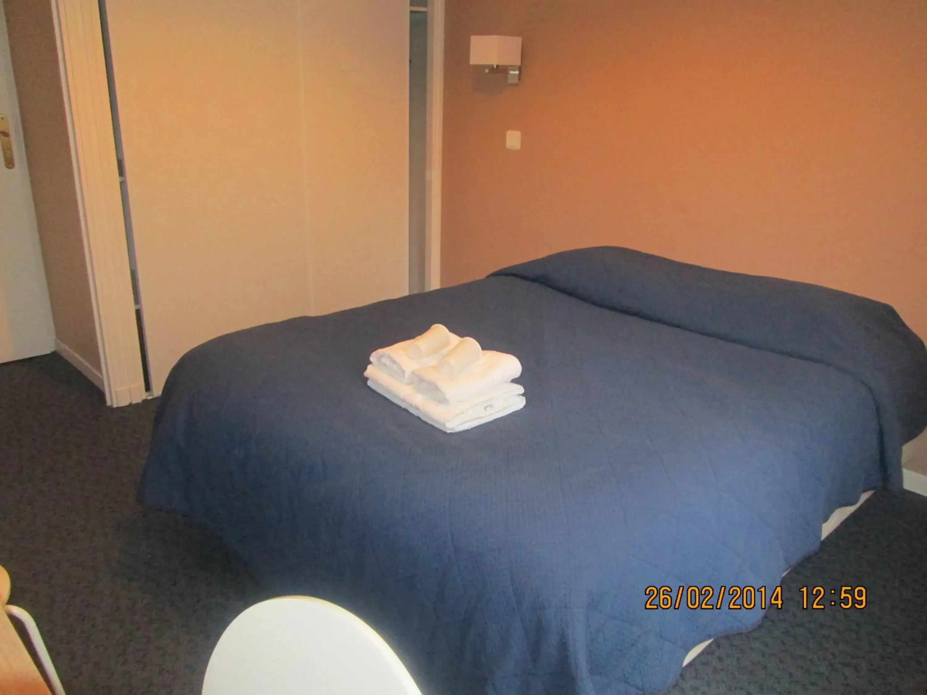 Standard Triple Room (private toilets and bathroom) in Hôtel-Restaurant Le Blueberry