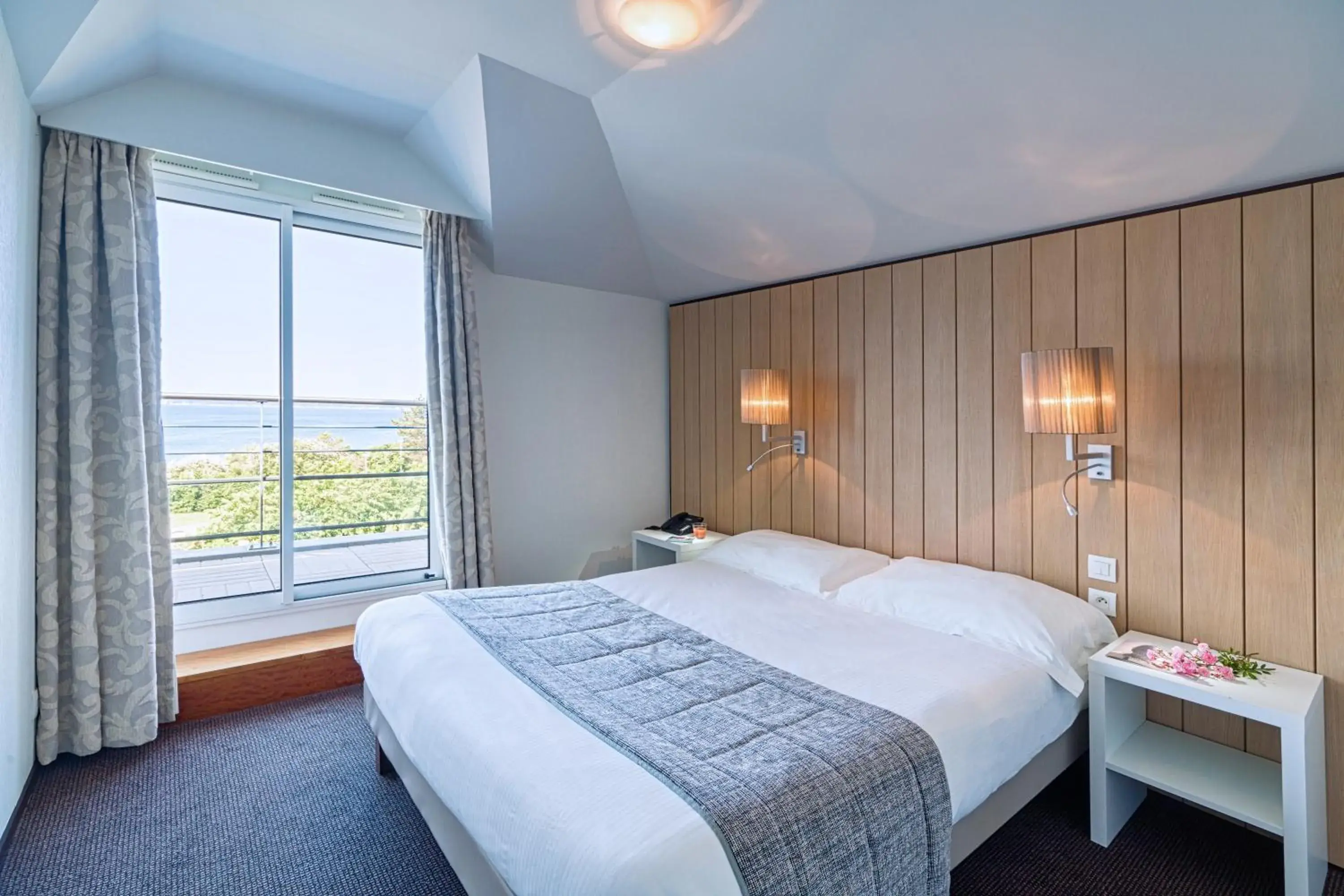 Bedroom, Bed in Thalasso Concarneau Spa Marin Resort Bedroom, Bed in Thalasso Concarneau Spa Marin Resort