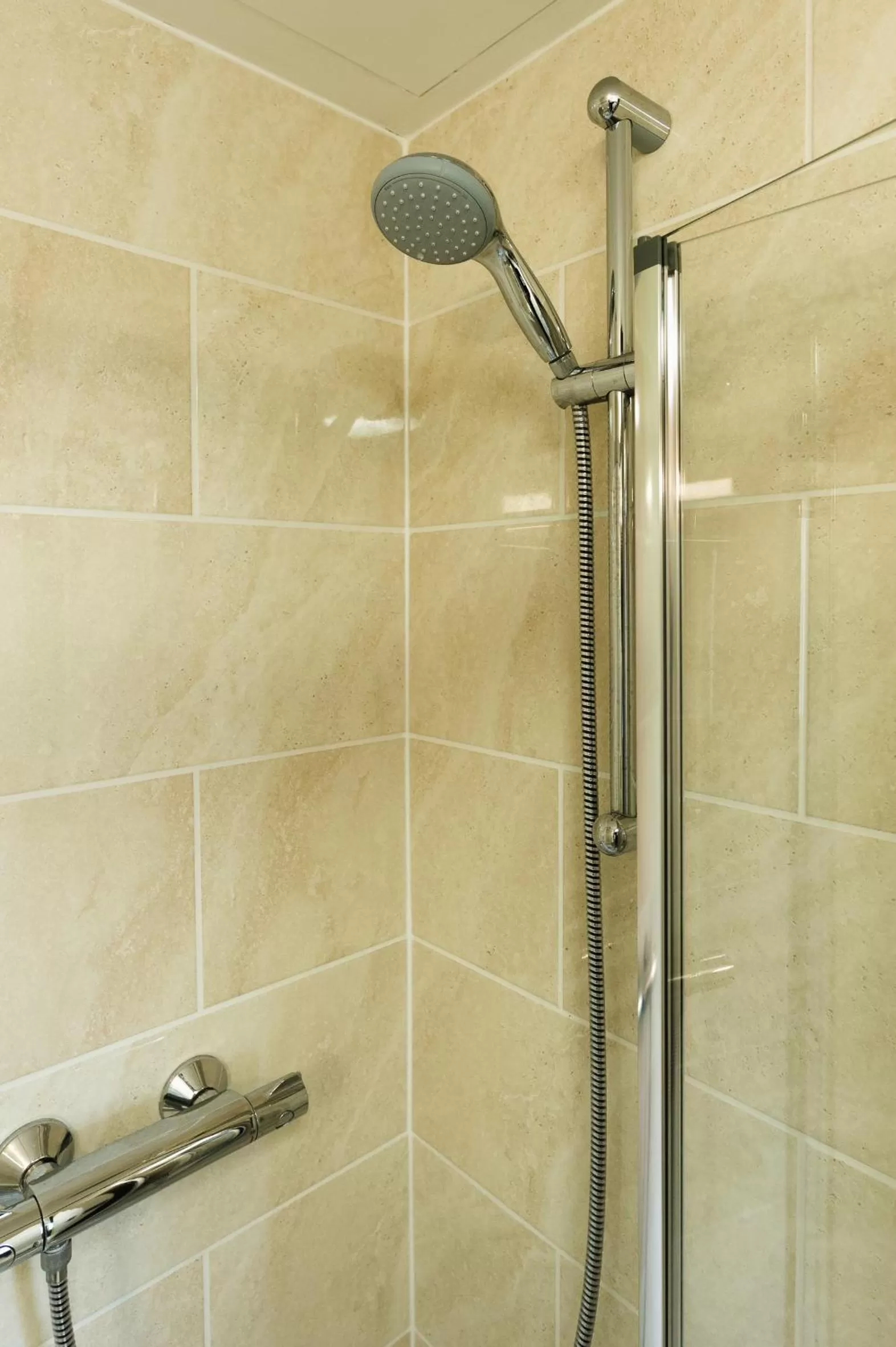 Bathroom in George Oxford Hotel