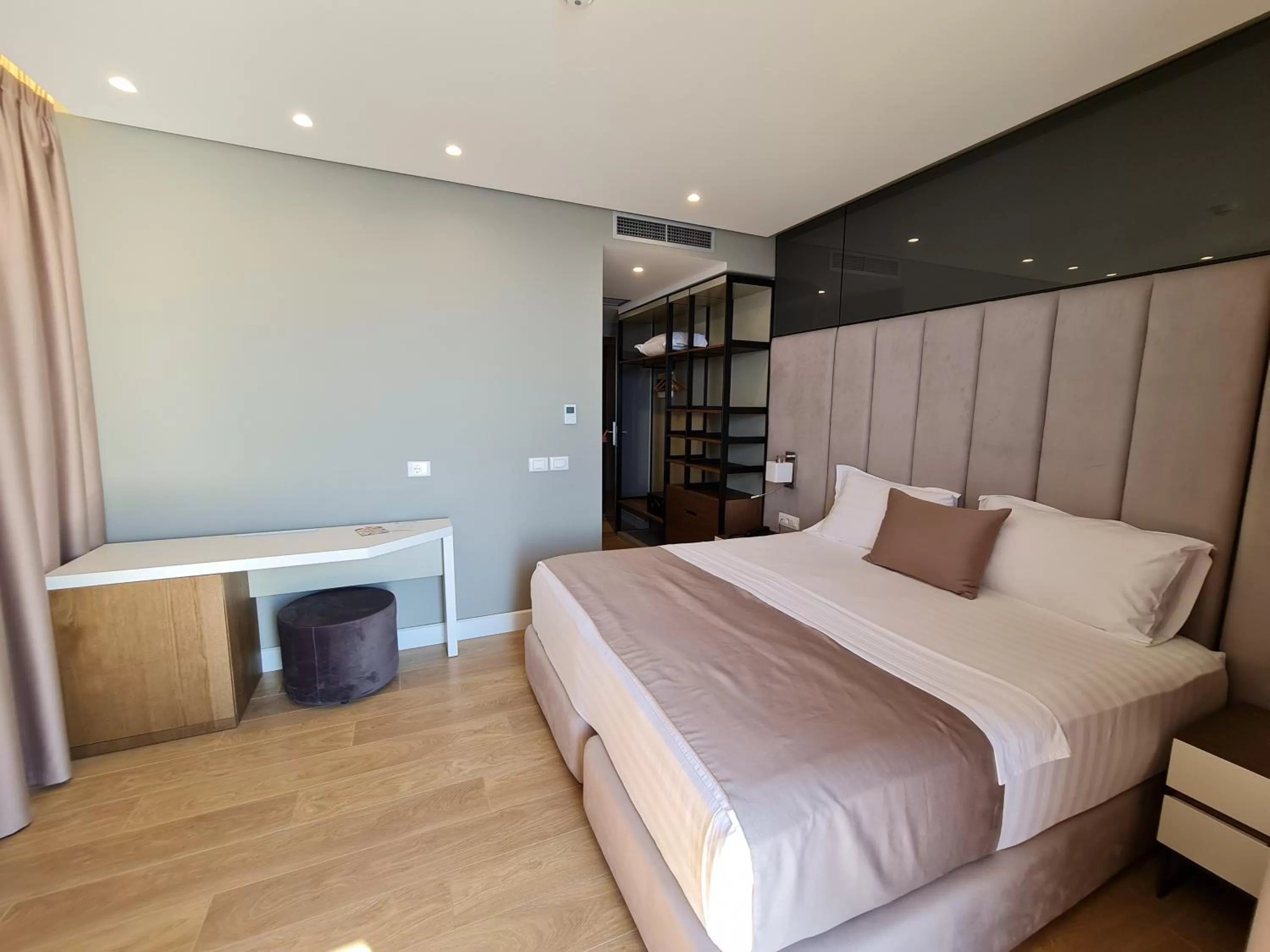 Photo of the whole room, Bed in Hotel Aross