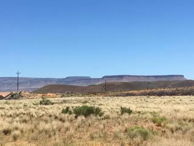 Mountain view in Days Inn by Wyndham Hurricane/Zion National Park Area