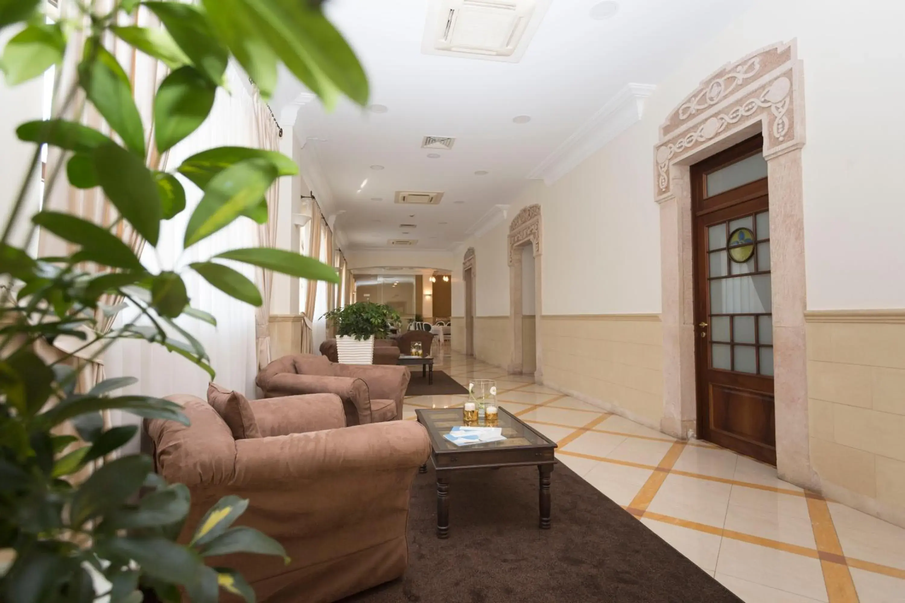 Communal lounge/ TV room, Lobby/Reception in Hotel Cavaliere
