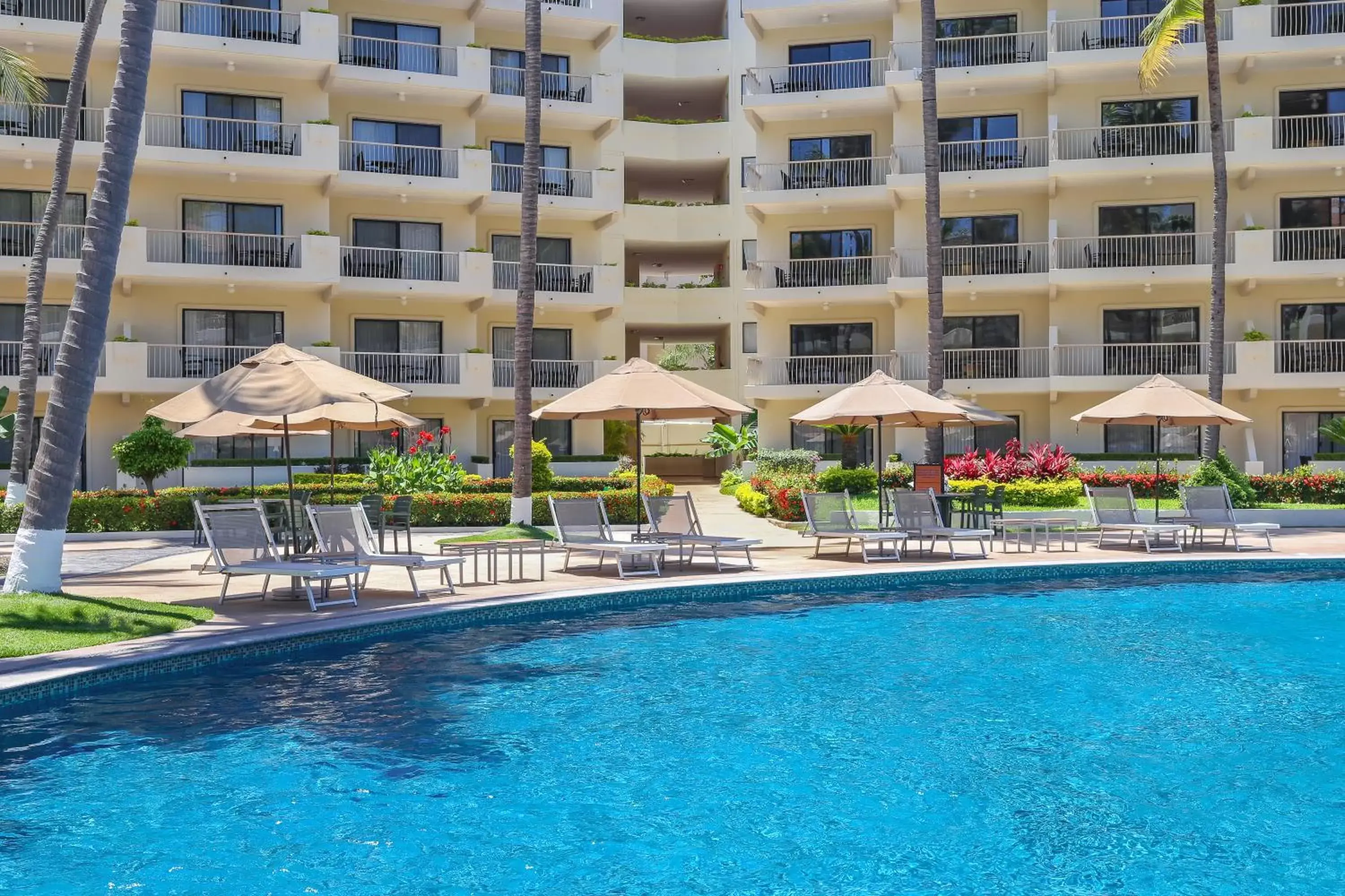 Swimming pool, Property Building in Villa del Palmar Beach Resort & Spa Puerto Vallarta