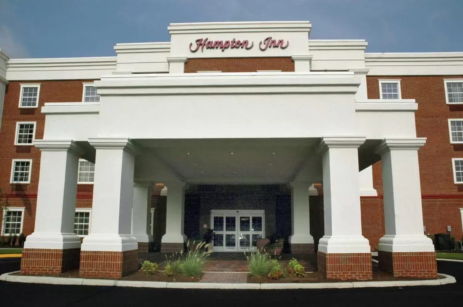 Property building in Hampton Inn Easton