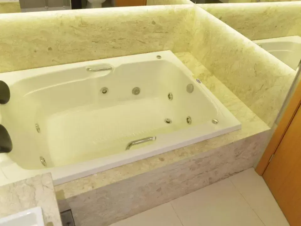 Bath in Dubai Suites