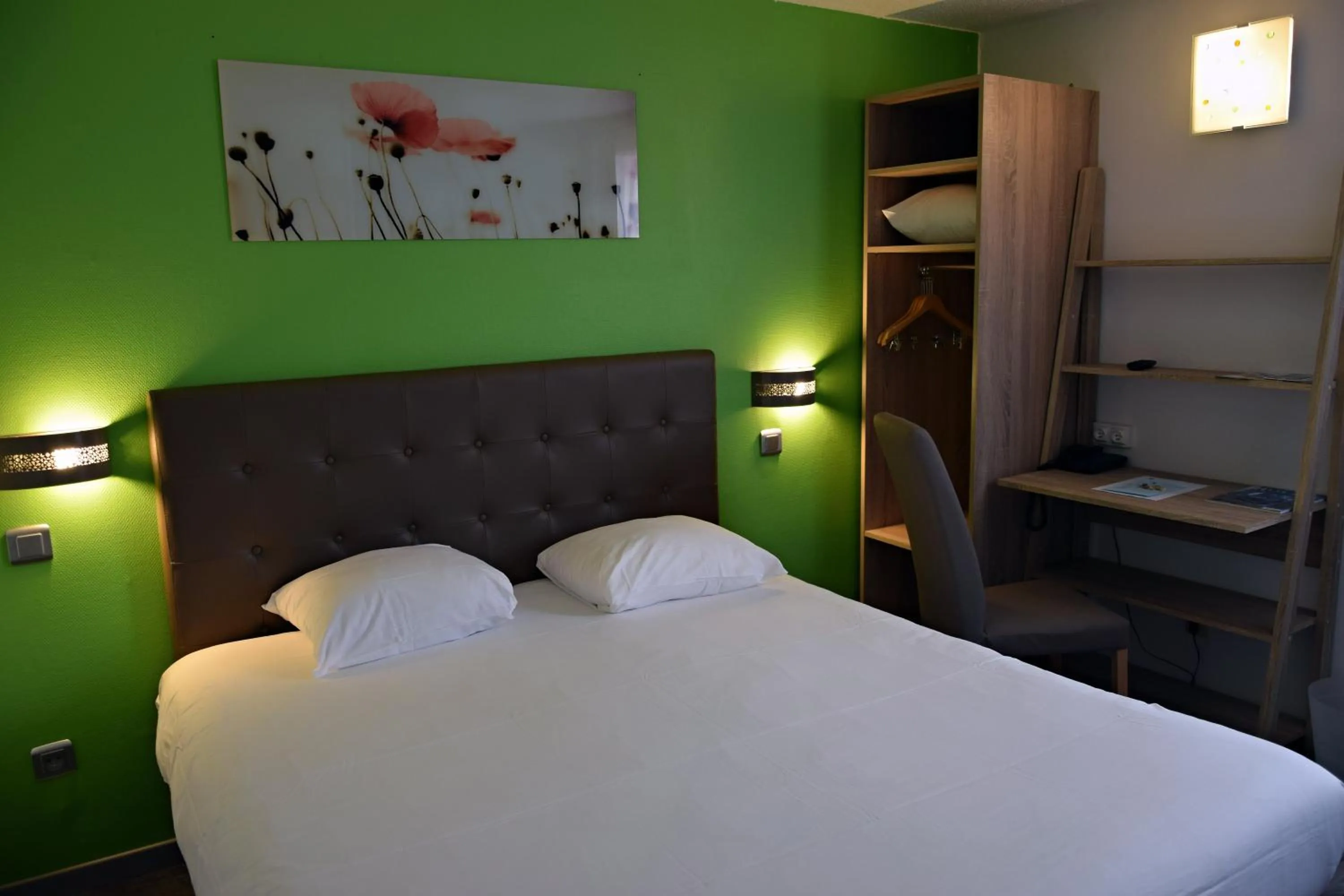 Photo of the whole room, Bed in Contact Hotel Le Seino Marin - Cléon Elbeuf Rouen