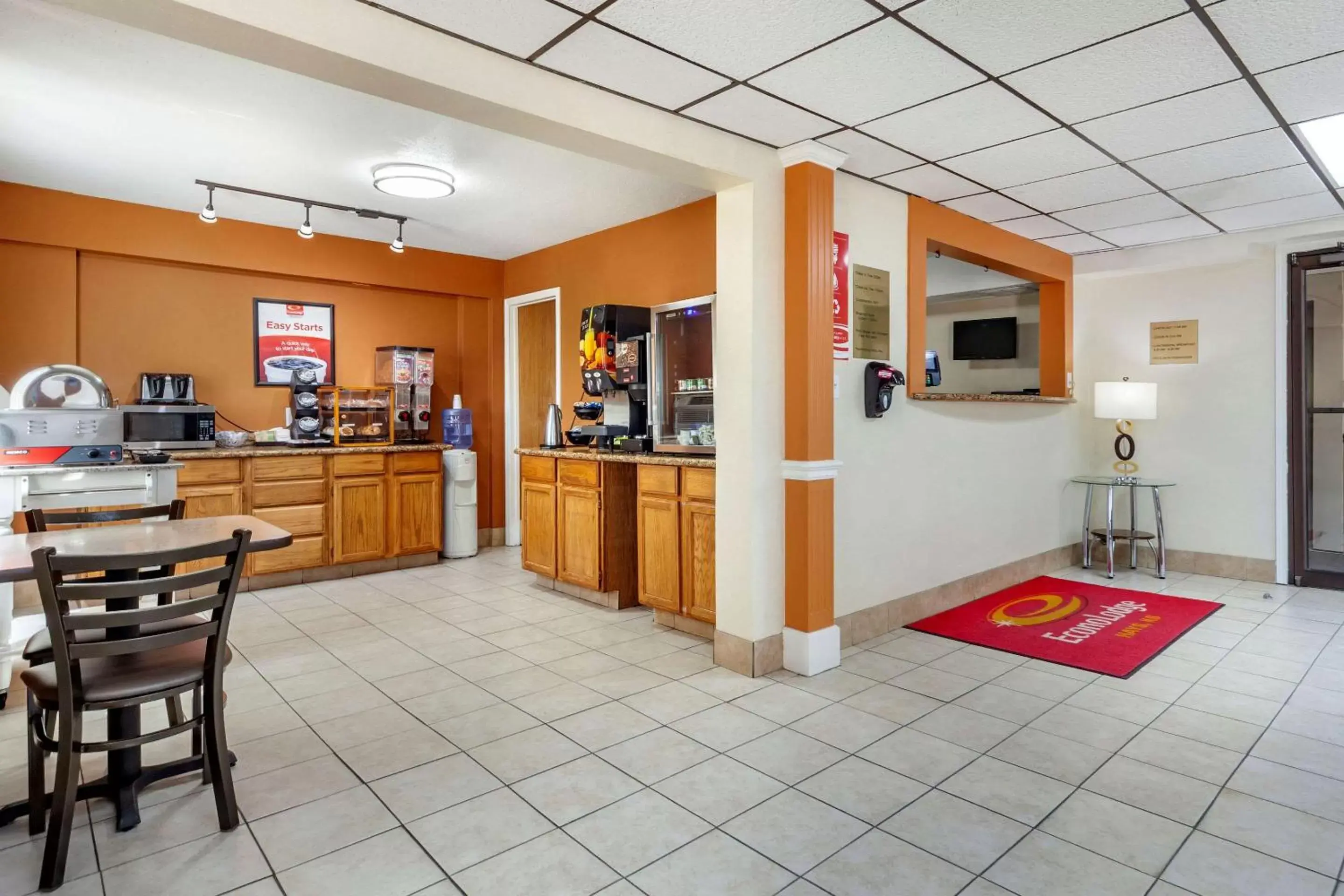 Restaurant/places to eat in Econo Lodge Hays I-70