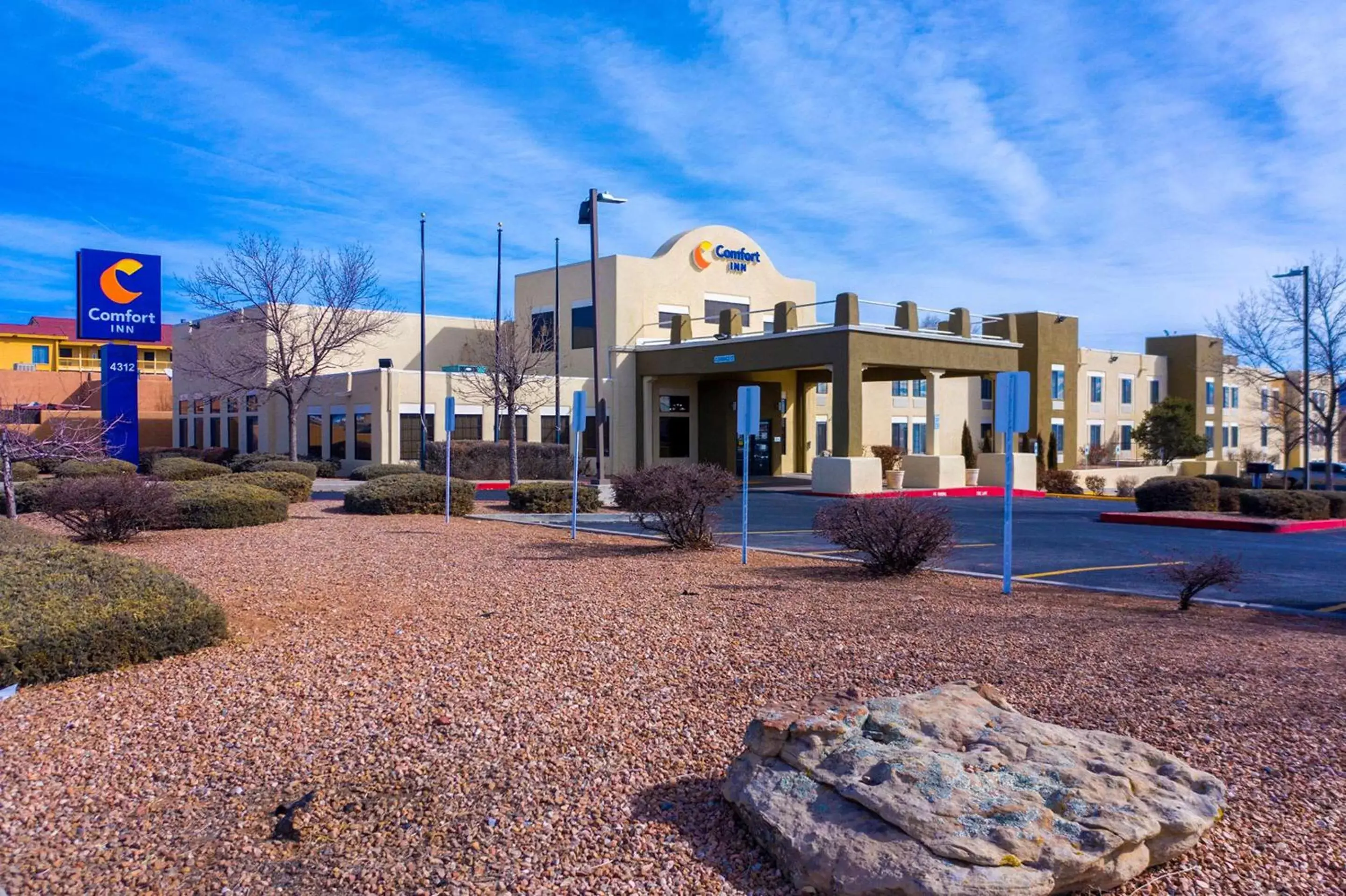 Property Building in Comfort Inn Santa Fe