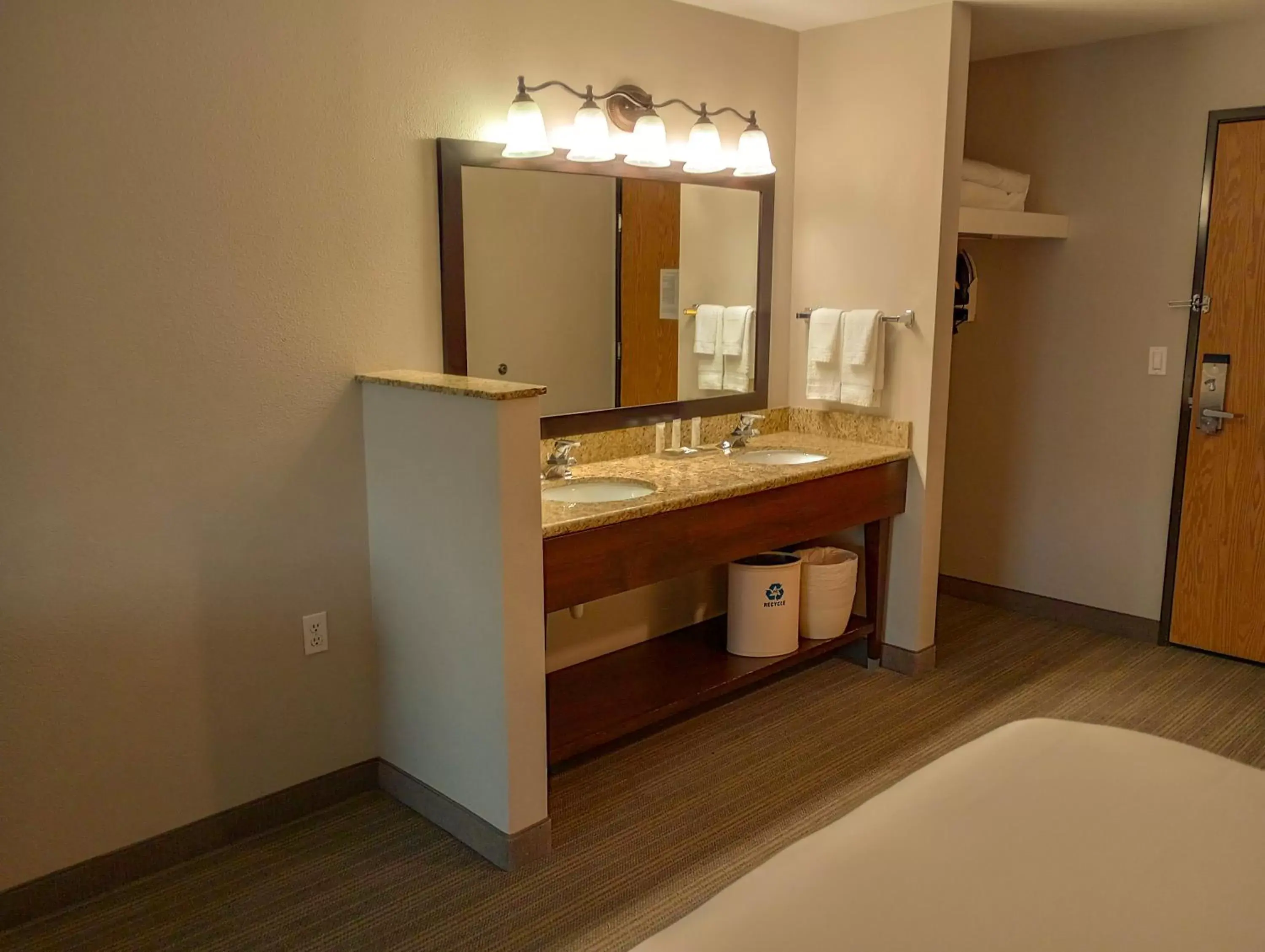 Bathroom in Country Inn & Suites by Radisson, Portland International Airport, OR