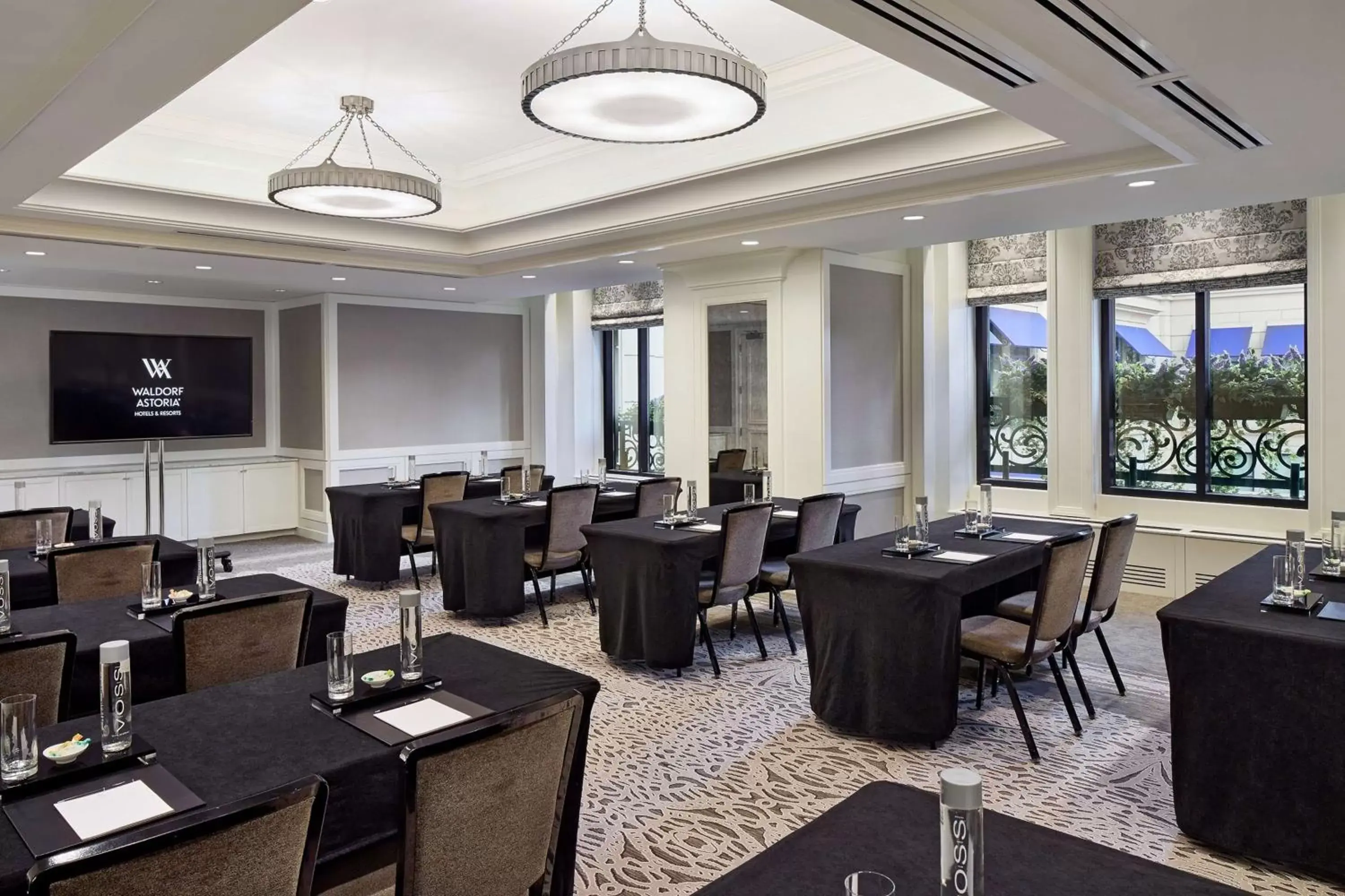 Meeting/conference room, Restaurant/Places to Eat in Waldorf Astoria Chicago