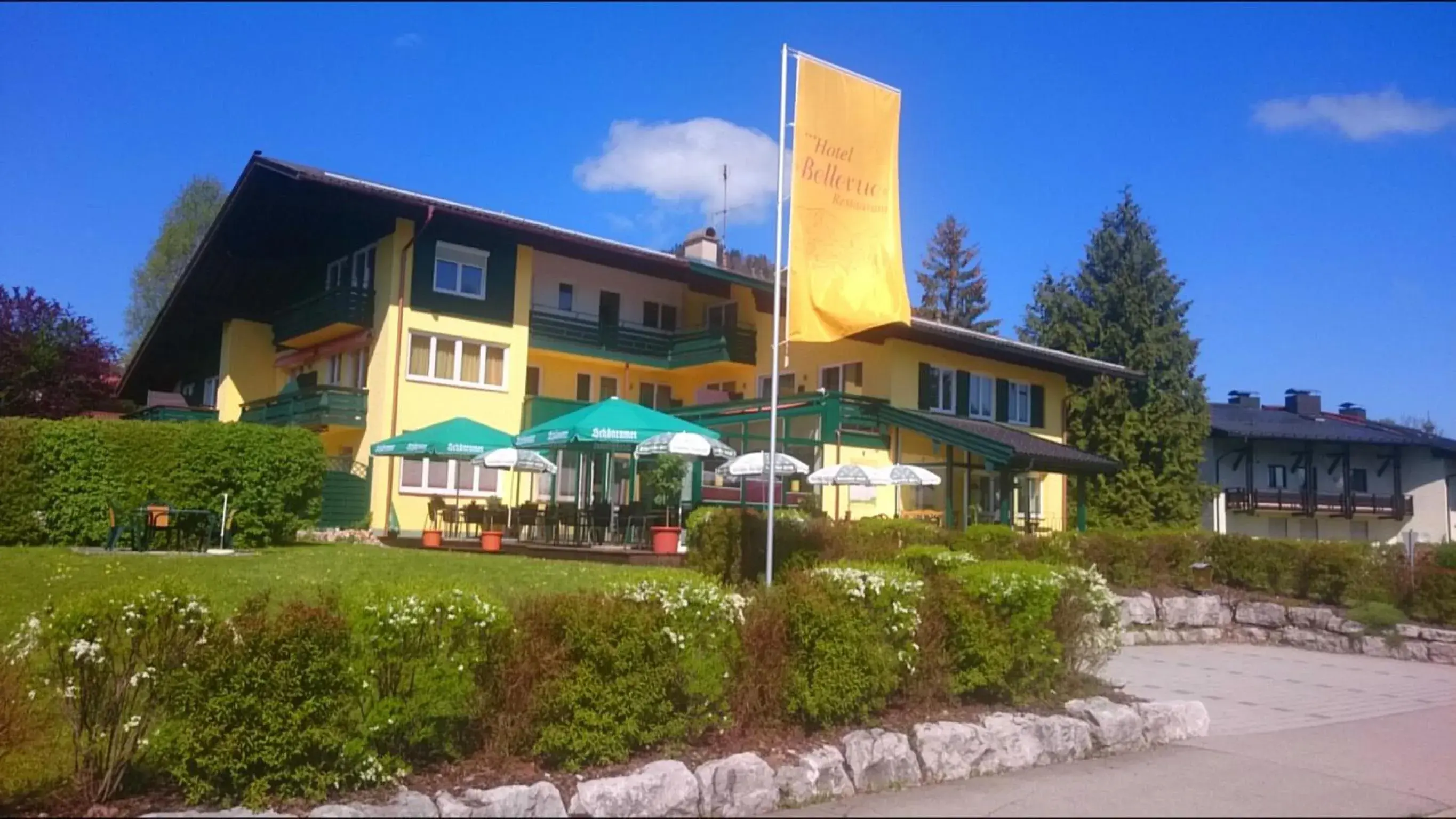 Property building, Garden in Hotel-Restaurant Bellevue