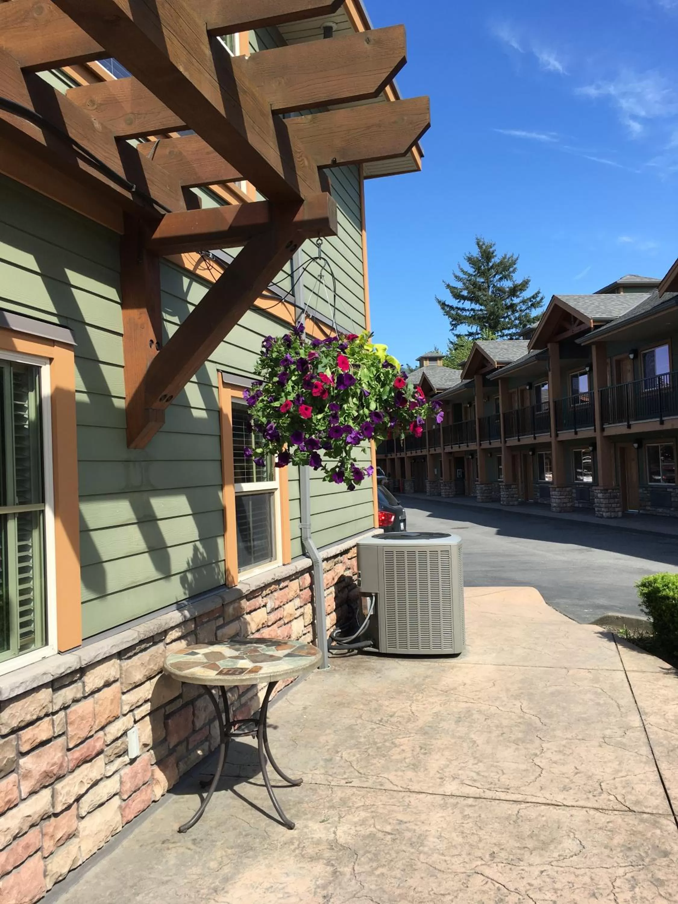Facade/entrance in Vedder River Inn