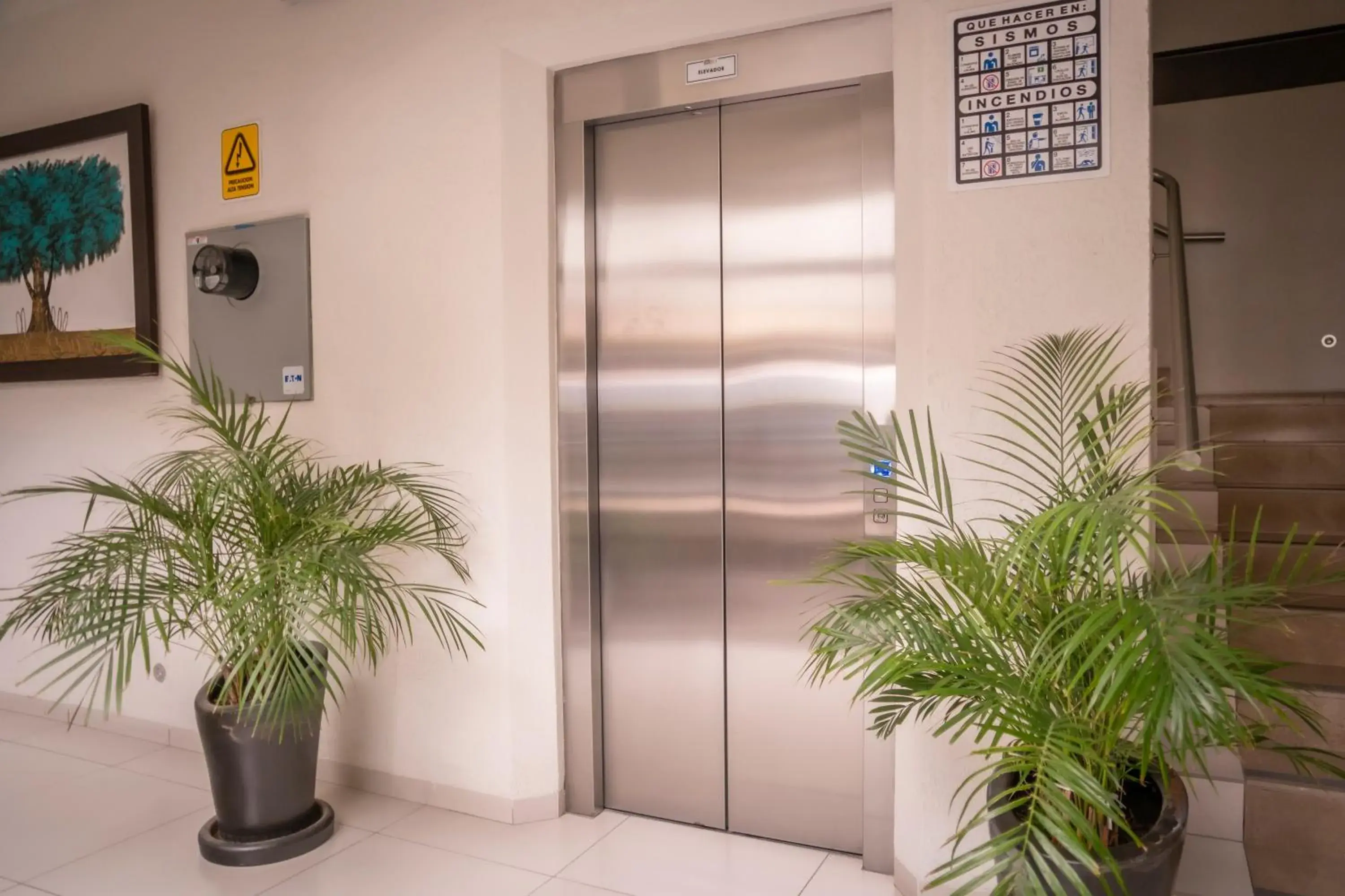 elevator, Lobby/Reception in Hotel SanJo