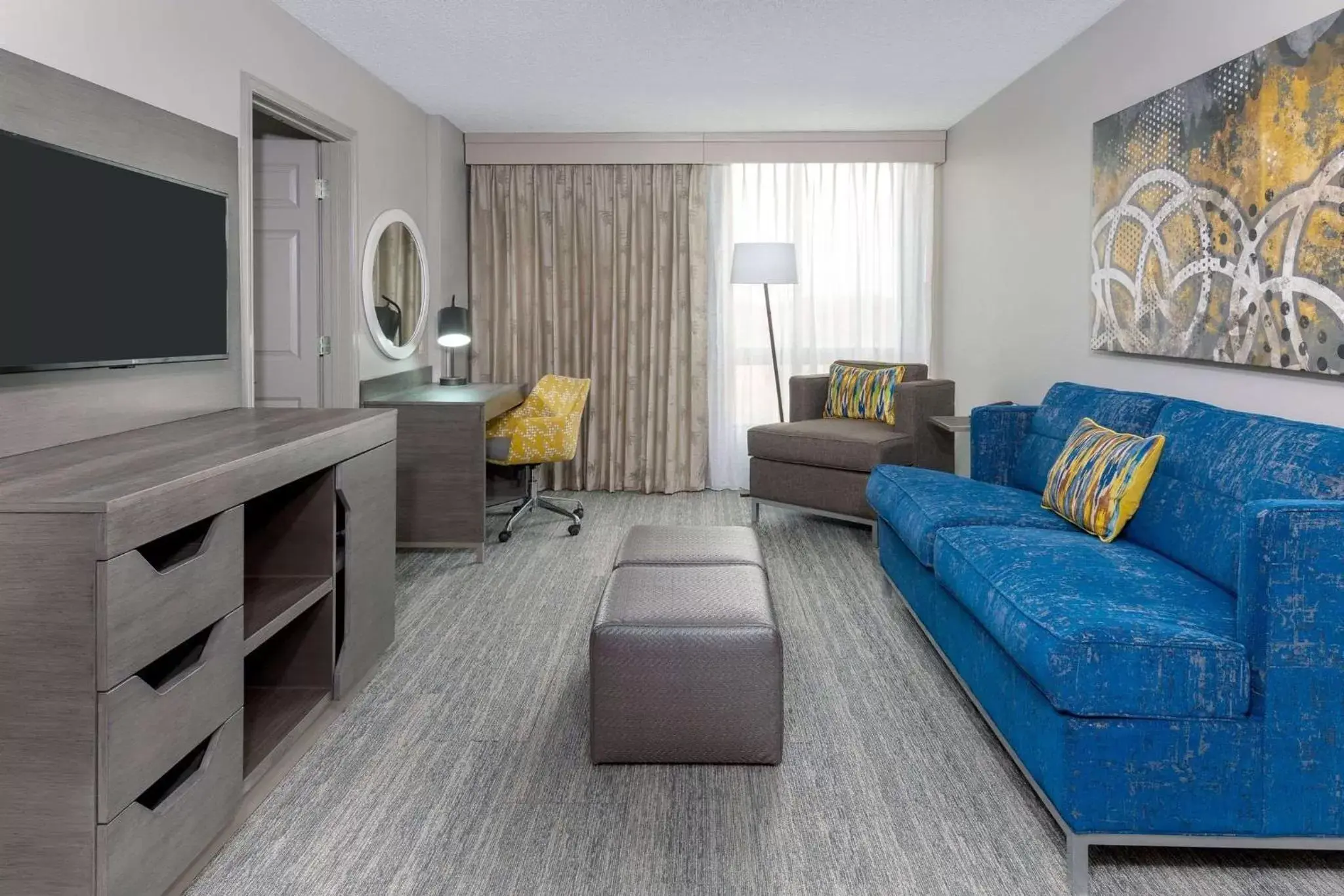 Bedroom, Seating Area in Hampton Inn & Suites Country Club Plaza