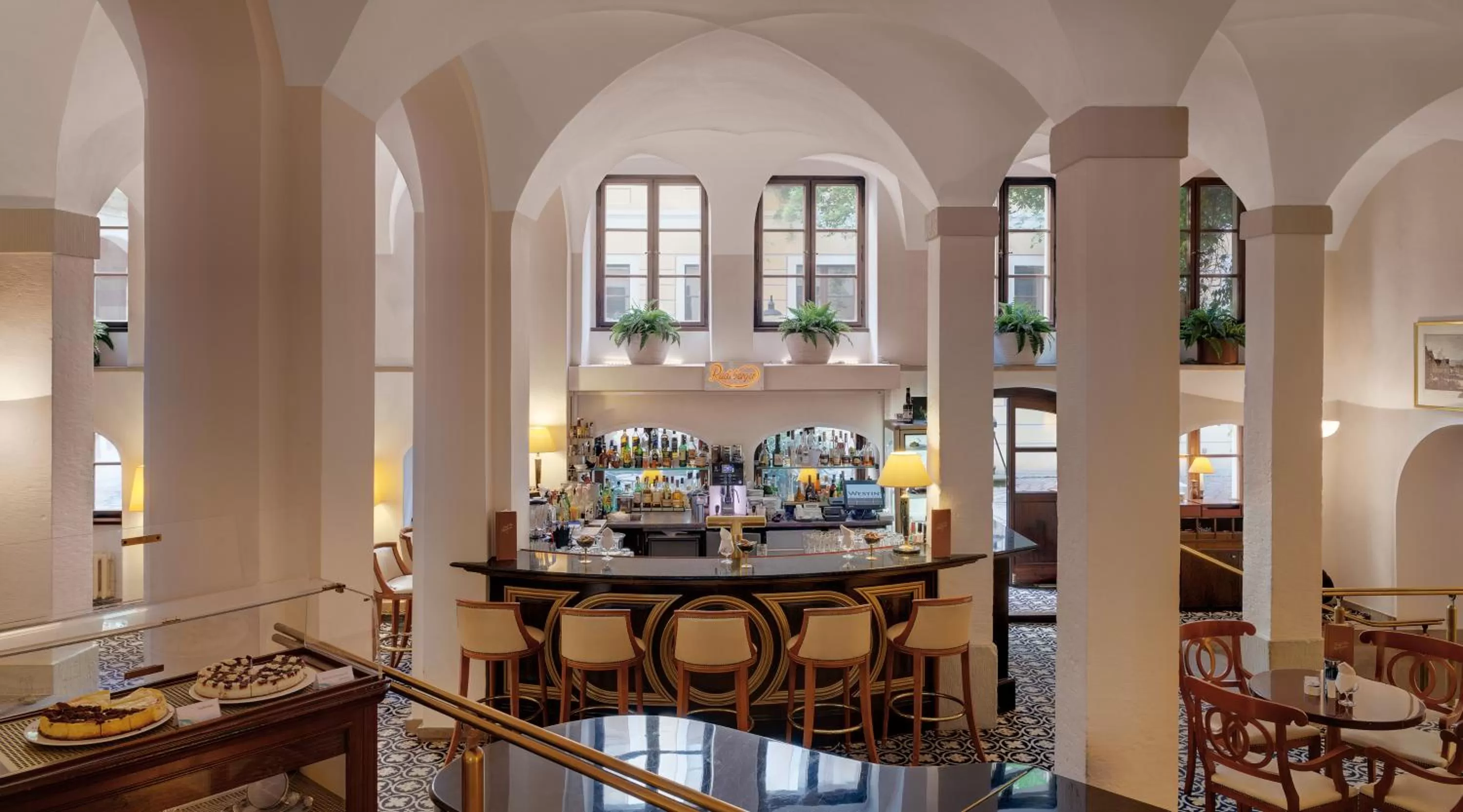Lounge or bar in Bilderberg Bellevue Hotel Dresden